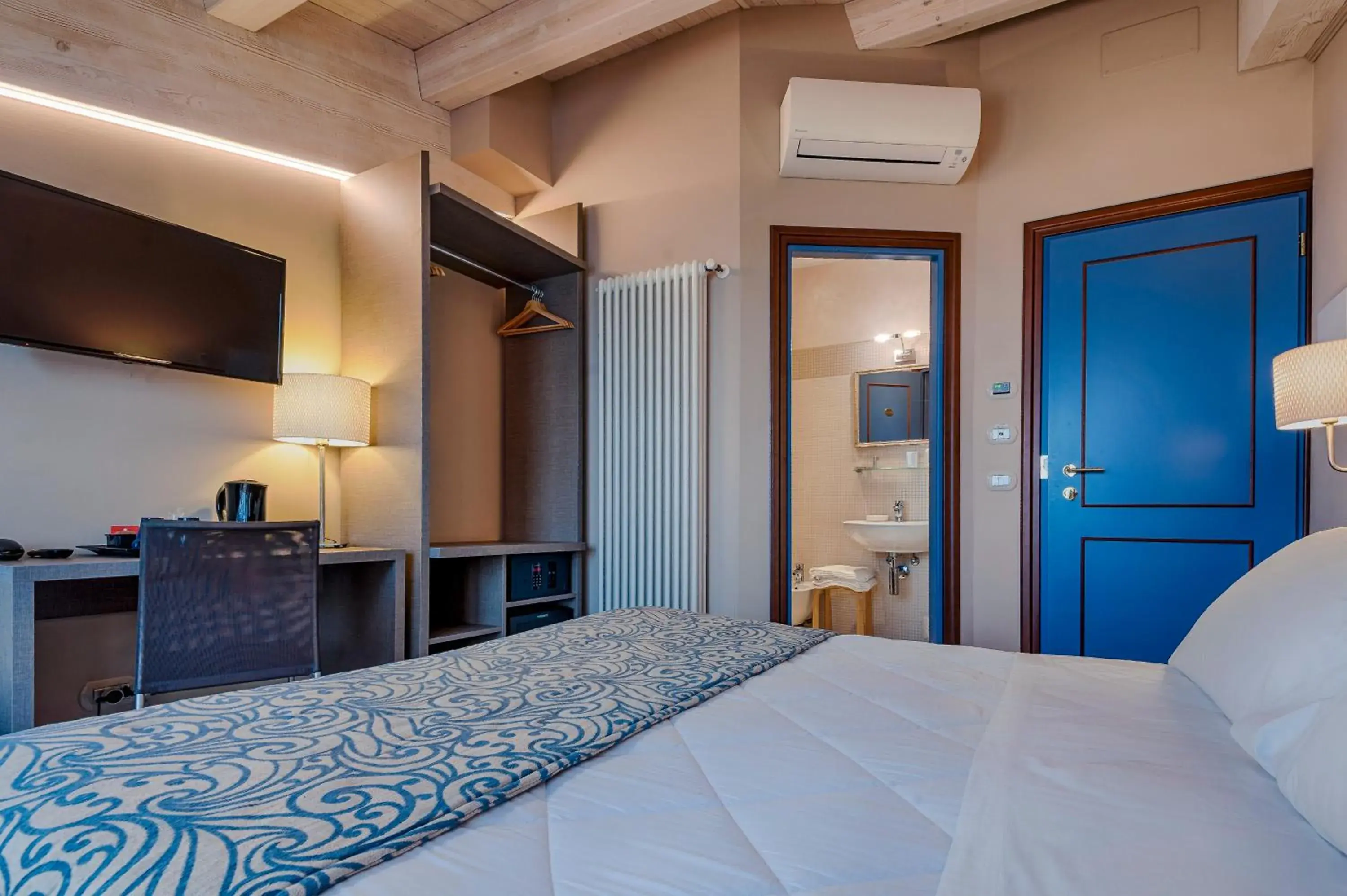 Superior Double Room in La Grotta Hotel Superior Double Room in La Grotta Hotel