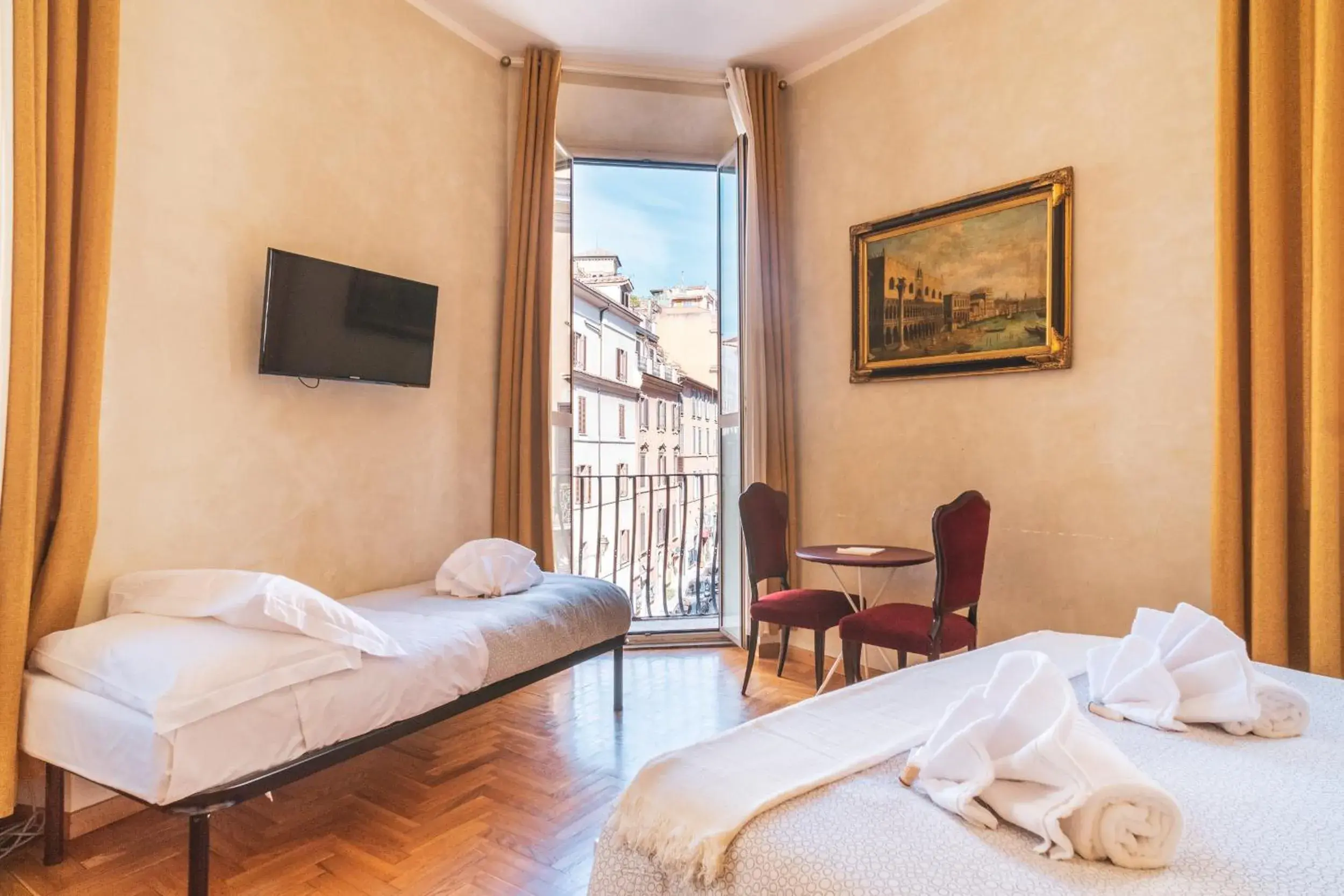 Executive Triple Room in Golden Rooms Piazza di Spagna Executive Triple Room in Golden Rooms Piazza di Spagna