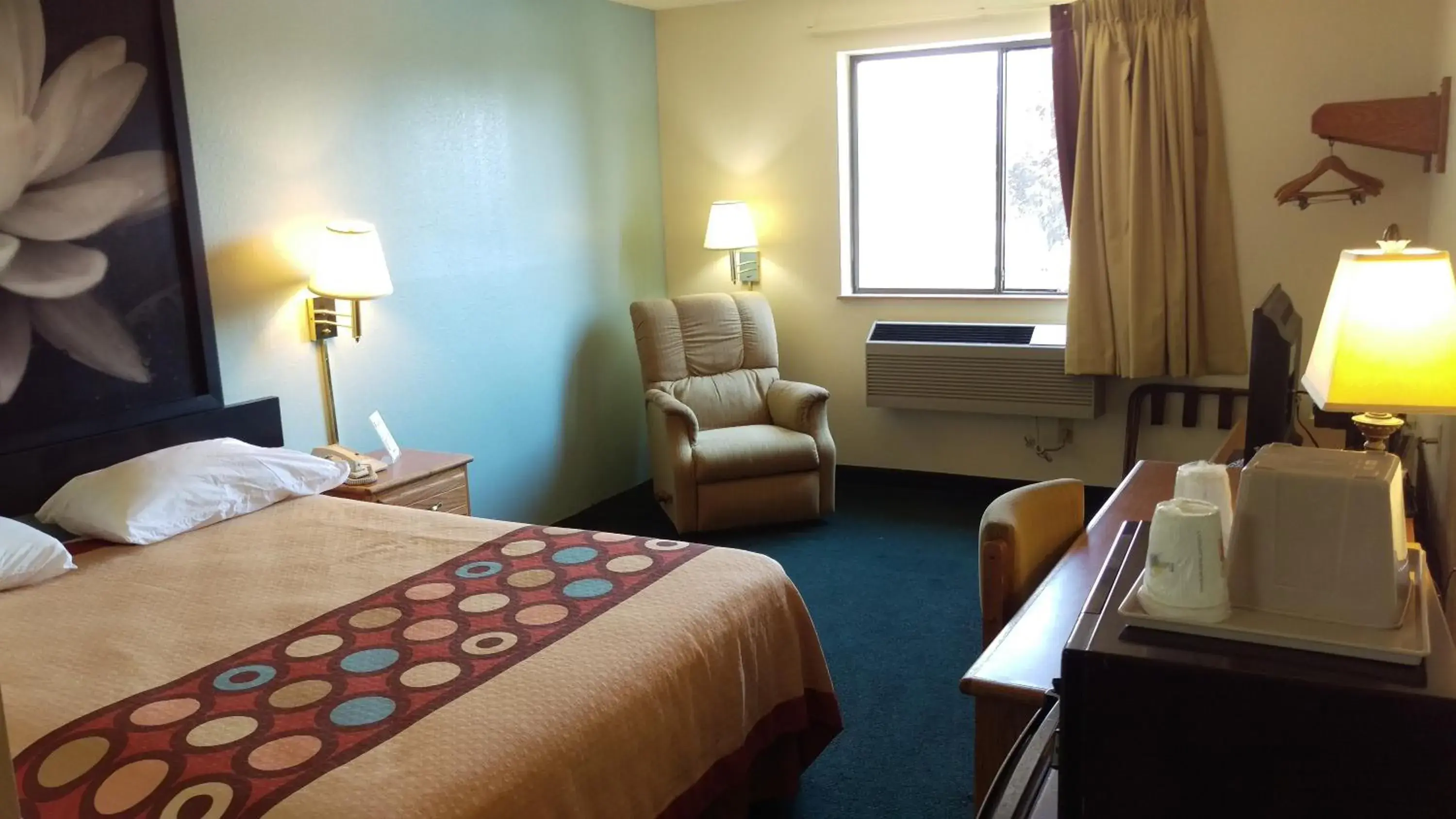 Queen Room - Non-Smoking in Super 8 by Wyndham Thurmont Queen Room - Non-Smoking in Super 8 by Wyndham Thurmont