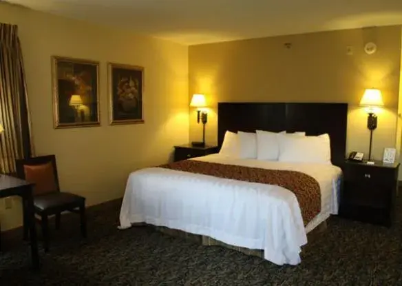 King Room in Valley Inn Sanford Medical Center King Room in Valley Inn Sanford Medical Center