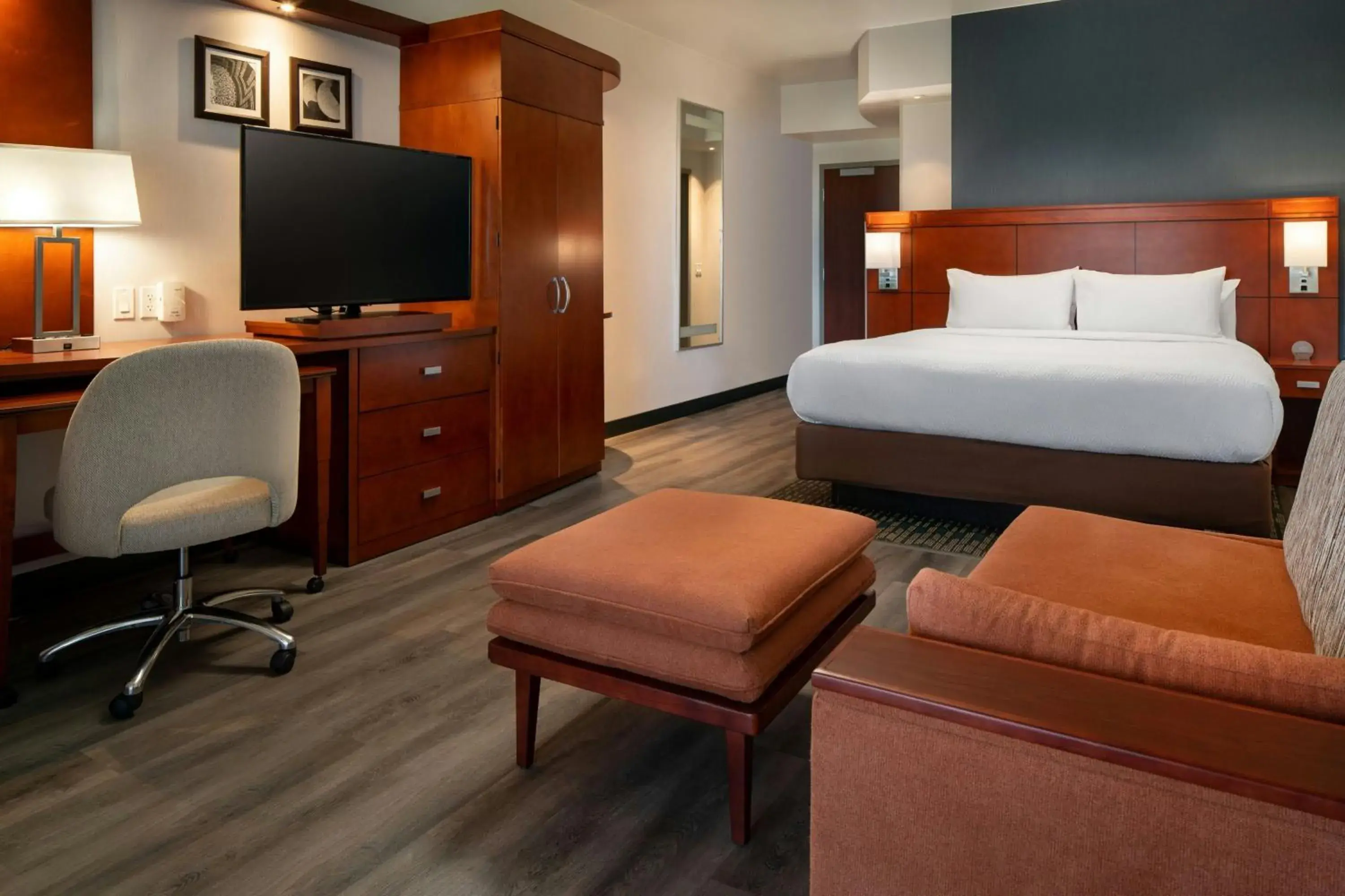 King Room with Sofa Bed in Courtyard by Marriott Scottsdale Salt River King Room with Sofa Bed in Courtyard by Marriott Scottsdale Salt River