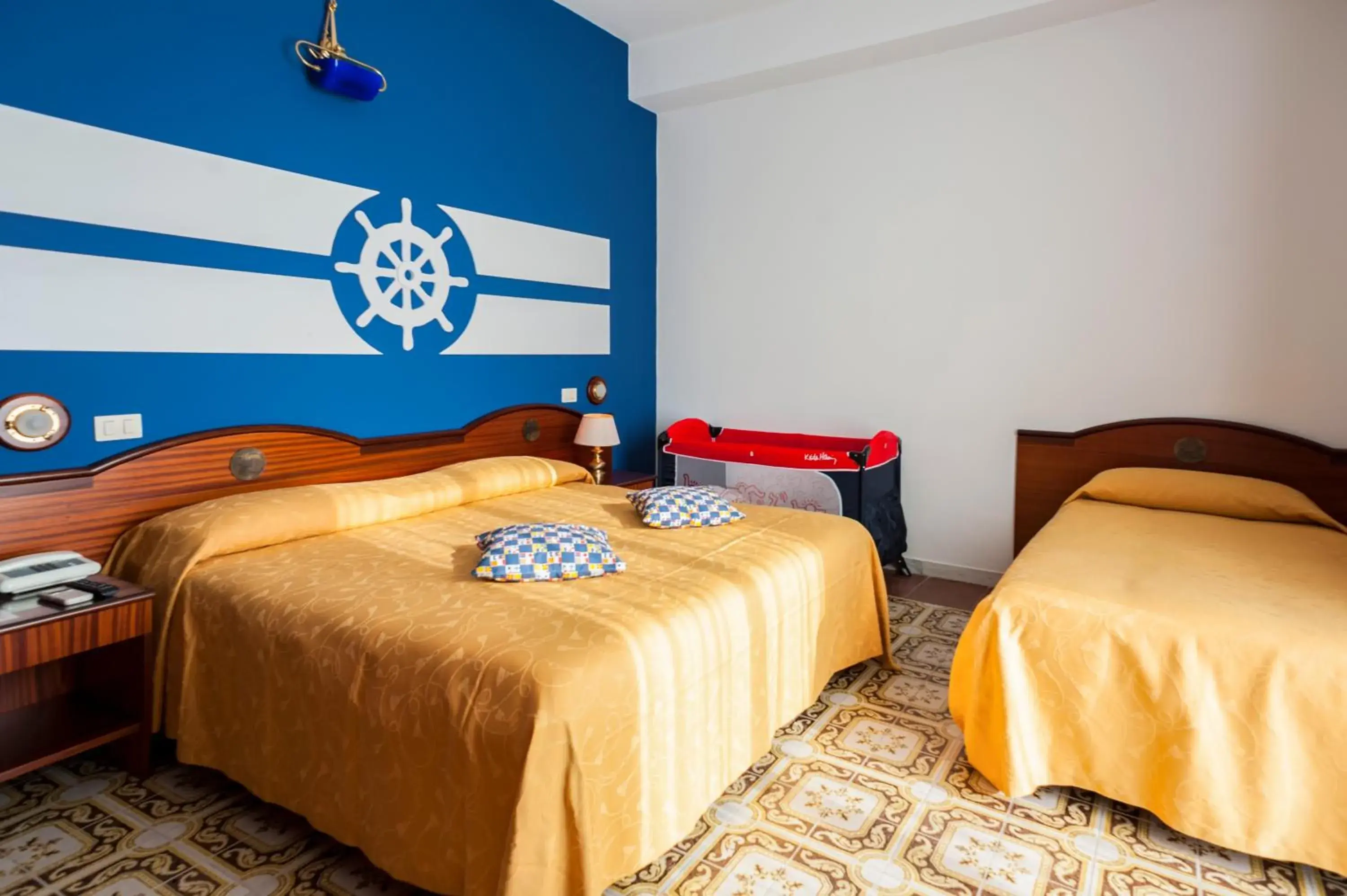 Quadruple Room in Hotel La Carruba Quadruple Room in Hotel La Carruba