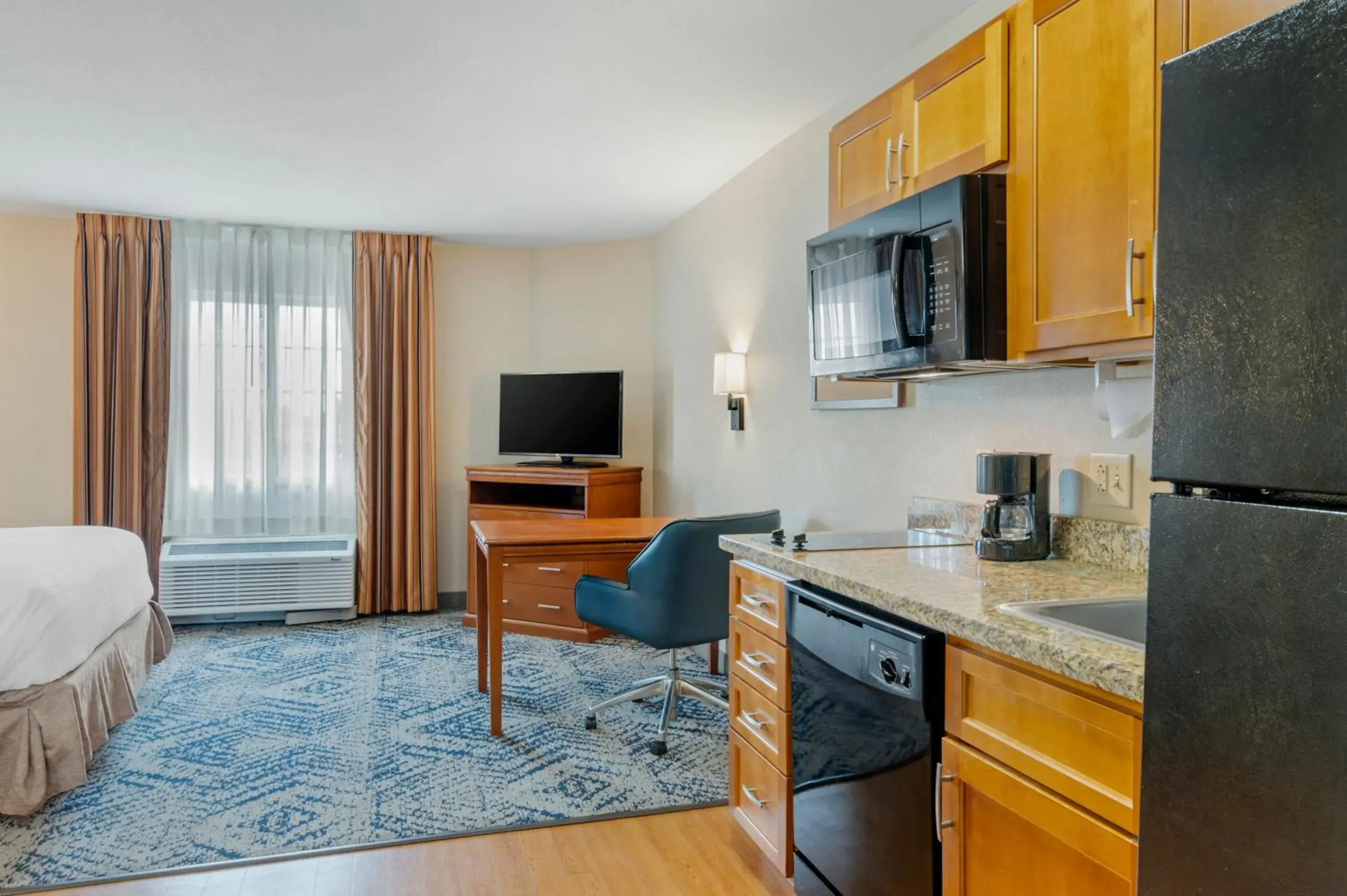 Queen Studio in Candlewood Suites Indianapolis East by IHG Queen Studio in Candlewood Suites Indianapolis East by IHG