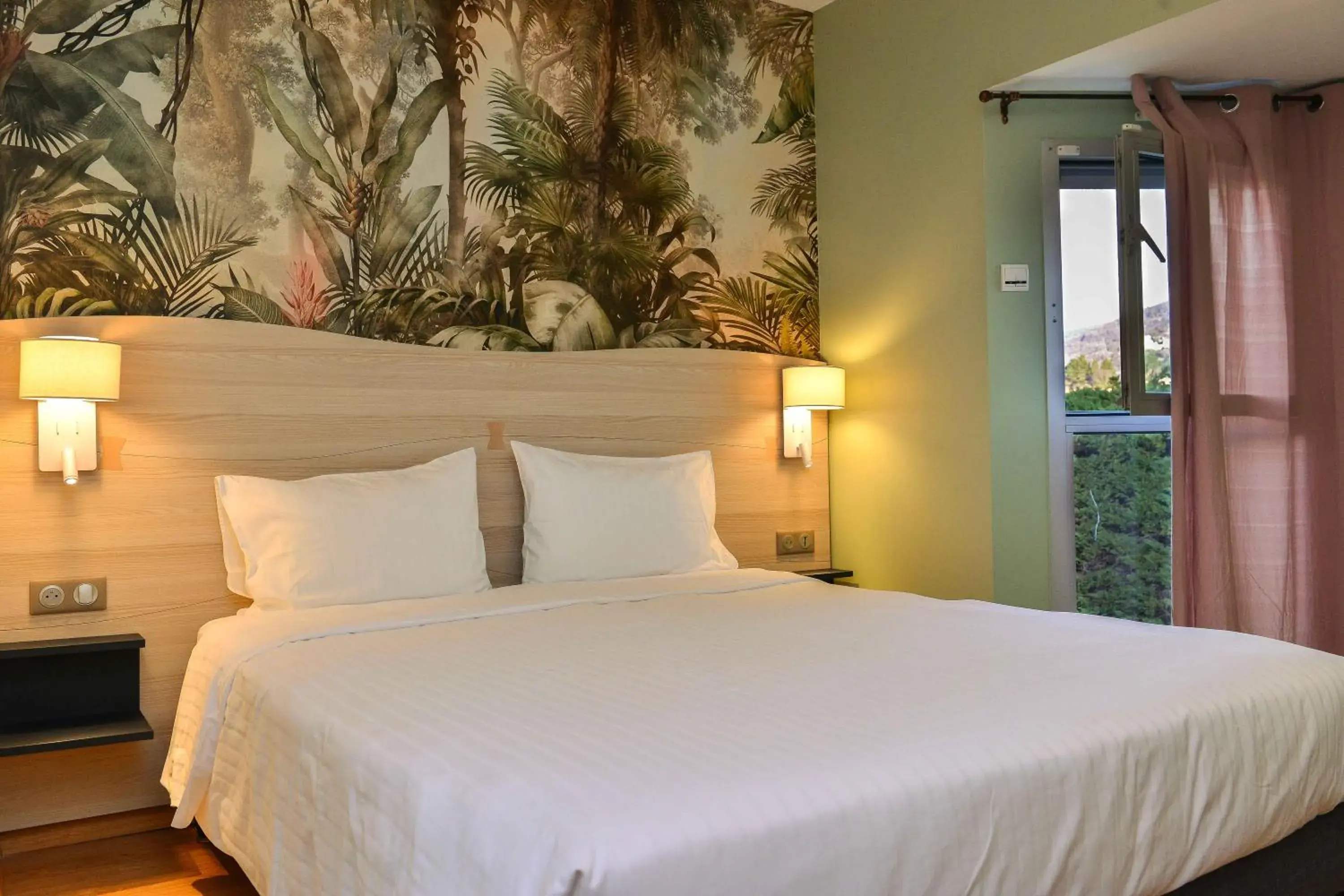 Standard Double or Twin Room in Logis Hôtel Restaurant Le Chêne Vert Standard Double or Twin Room in Logis Hôtel Restaurant Le Chêne Vert