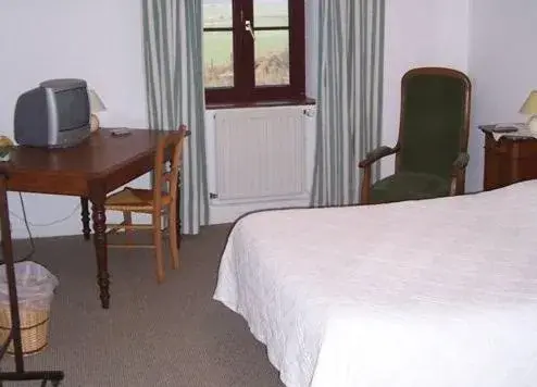 Rdc Room (3 Adults) - single occupancy in Ferme du Montheu Rdc Room (3 Adults) - single occupancy in Ferme du Montheu