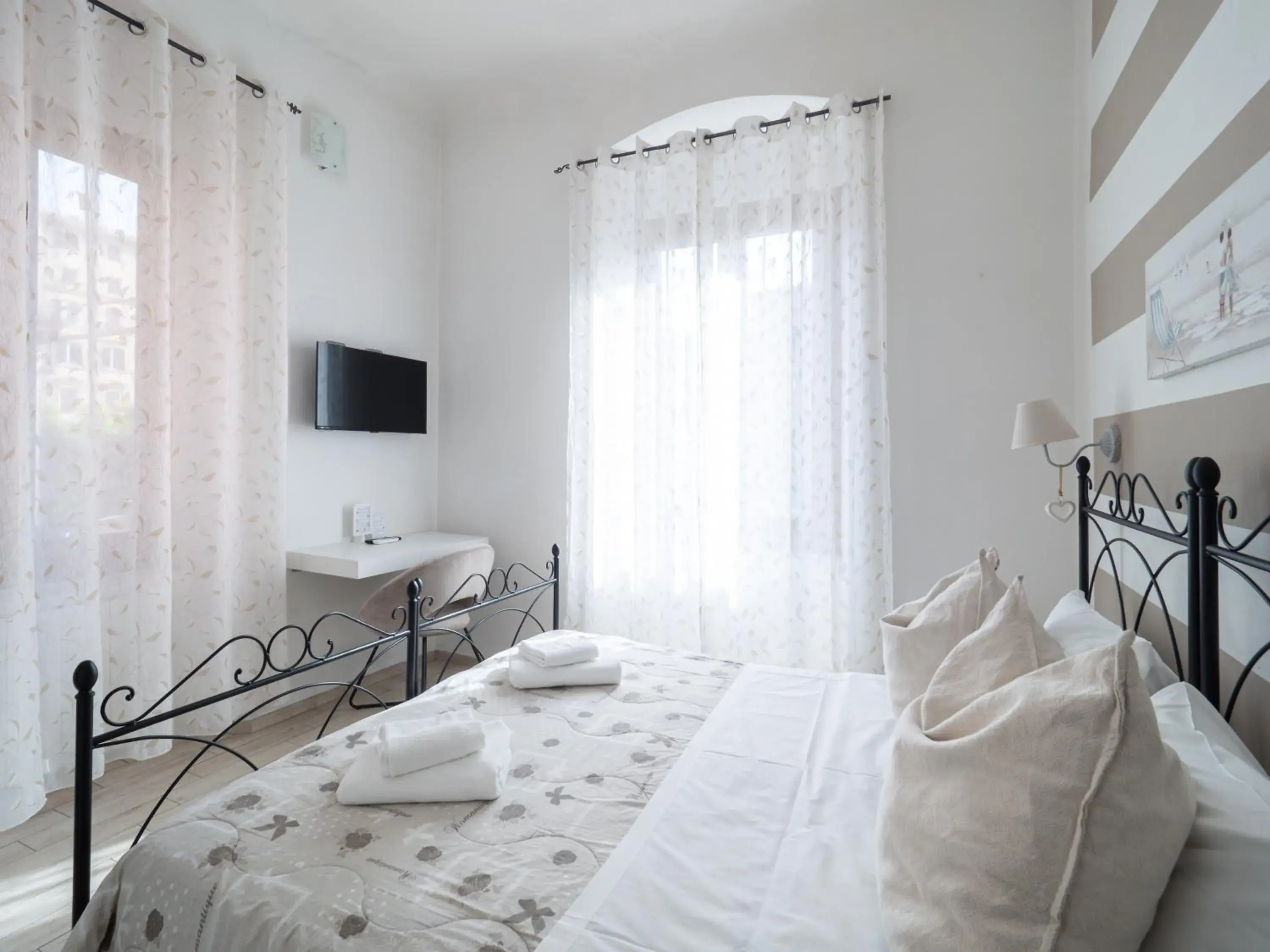 Comfort Triple Room with Two Private Bathrooms in Affittacamere Lunamar Comfort Triple Room with Two Private Bathrooms in Affittacamere Lunamar