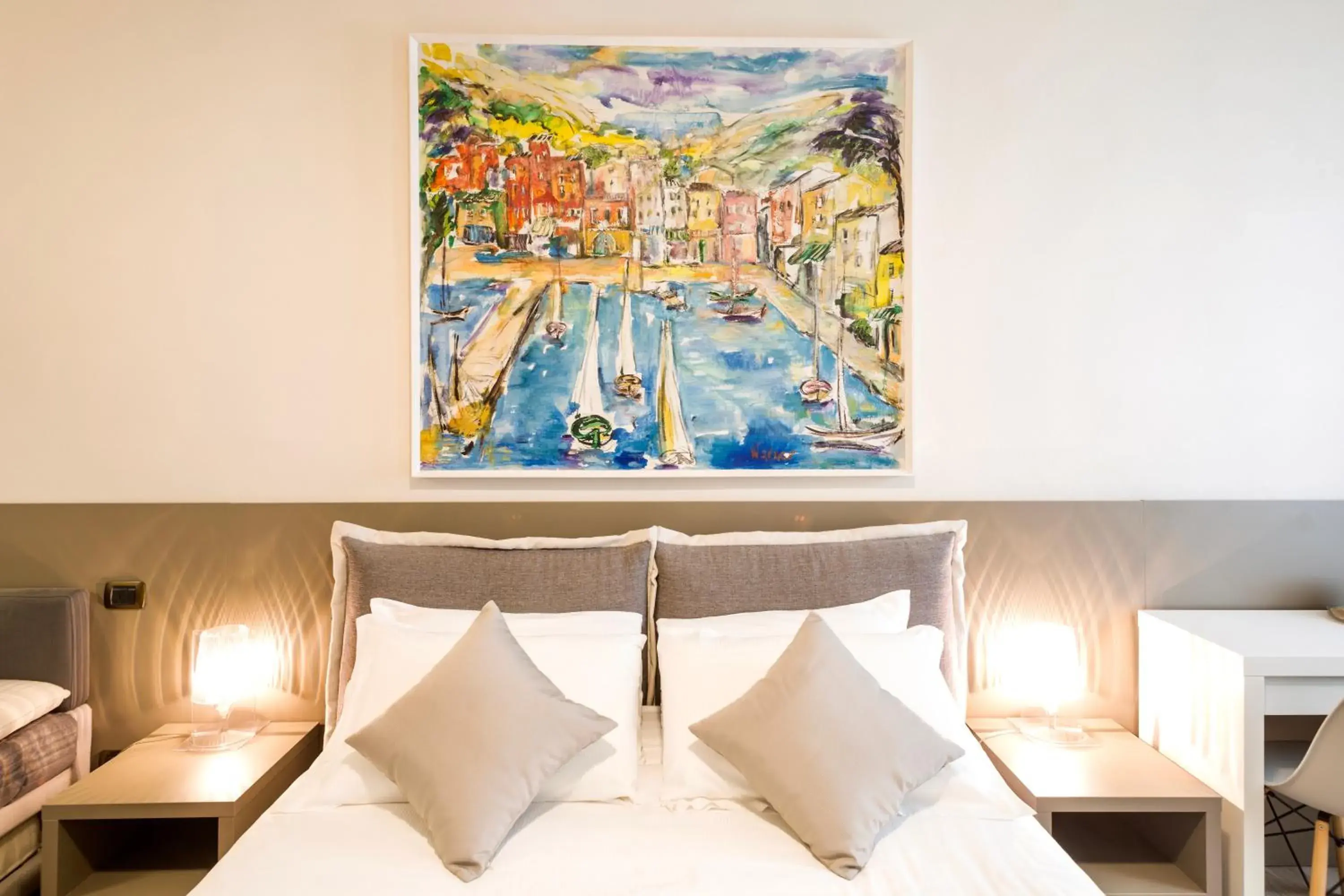 Deluxe Double Room with Balcony and Lake View in Hotel Baia di Paré Deluxe Double Room with Balcony and Lake View in Hotel Baia di Paré