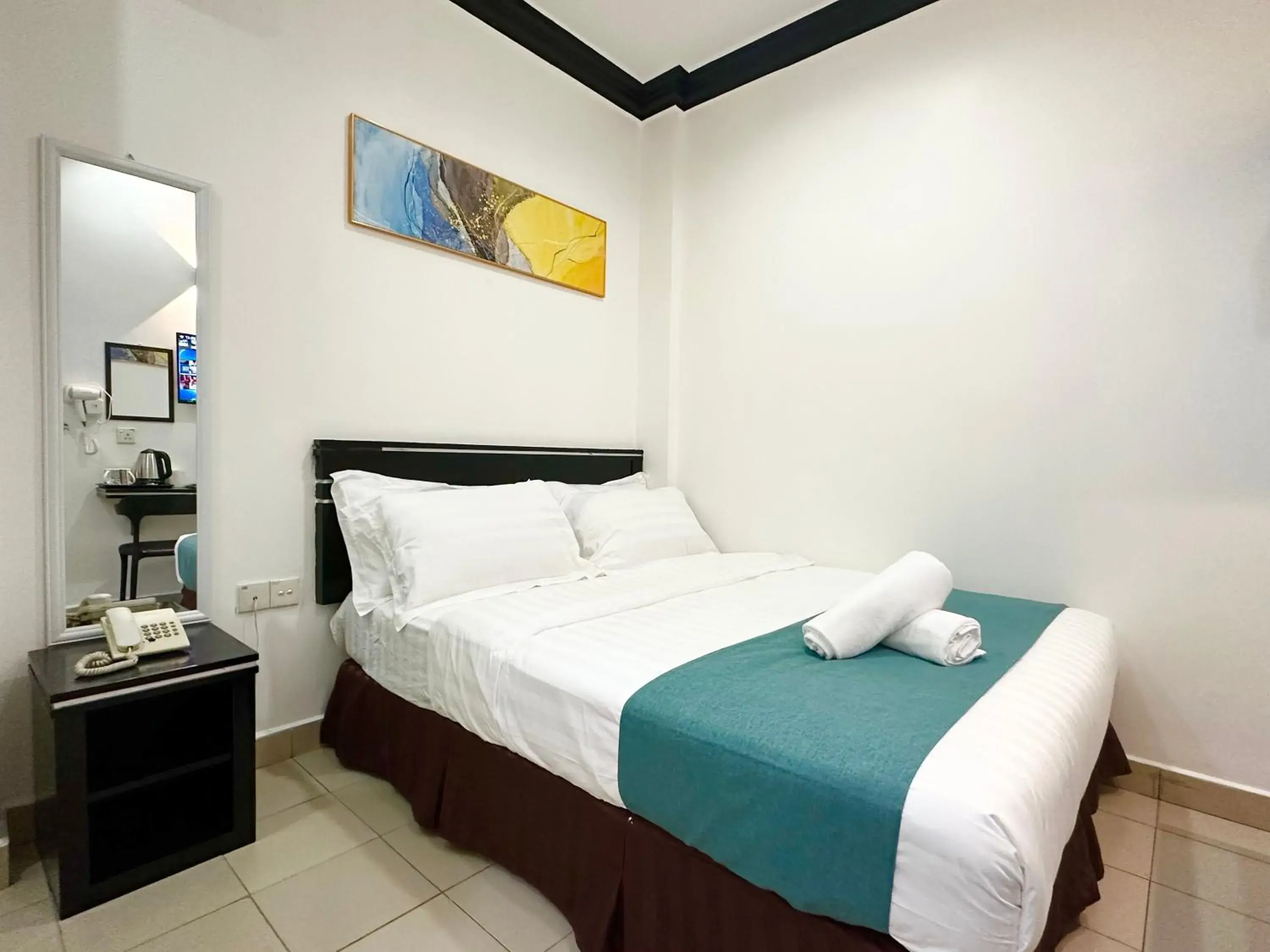 Deluxe Double Room with No View in Hotel Tourist City Centre by HotSpot Essential Deluxe Double Room with No View in Hotel Tourist City Centre by HotSpot Essential