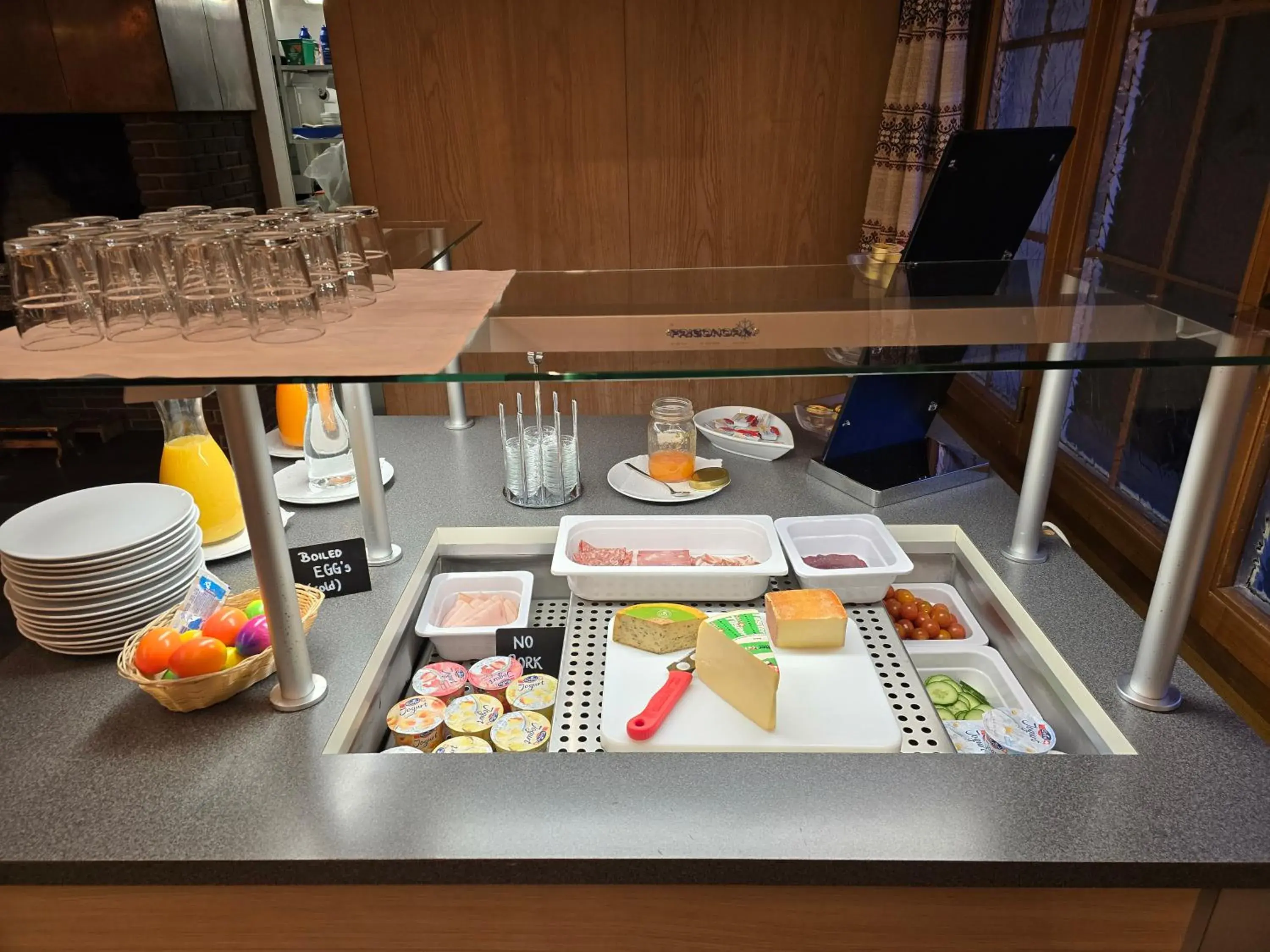 Single Room with Shared Bathroom in Gasthof Hirschen in Wilderswil Single Room with Shared Bathroom in Gasthof Hirschen in Wilderswil