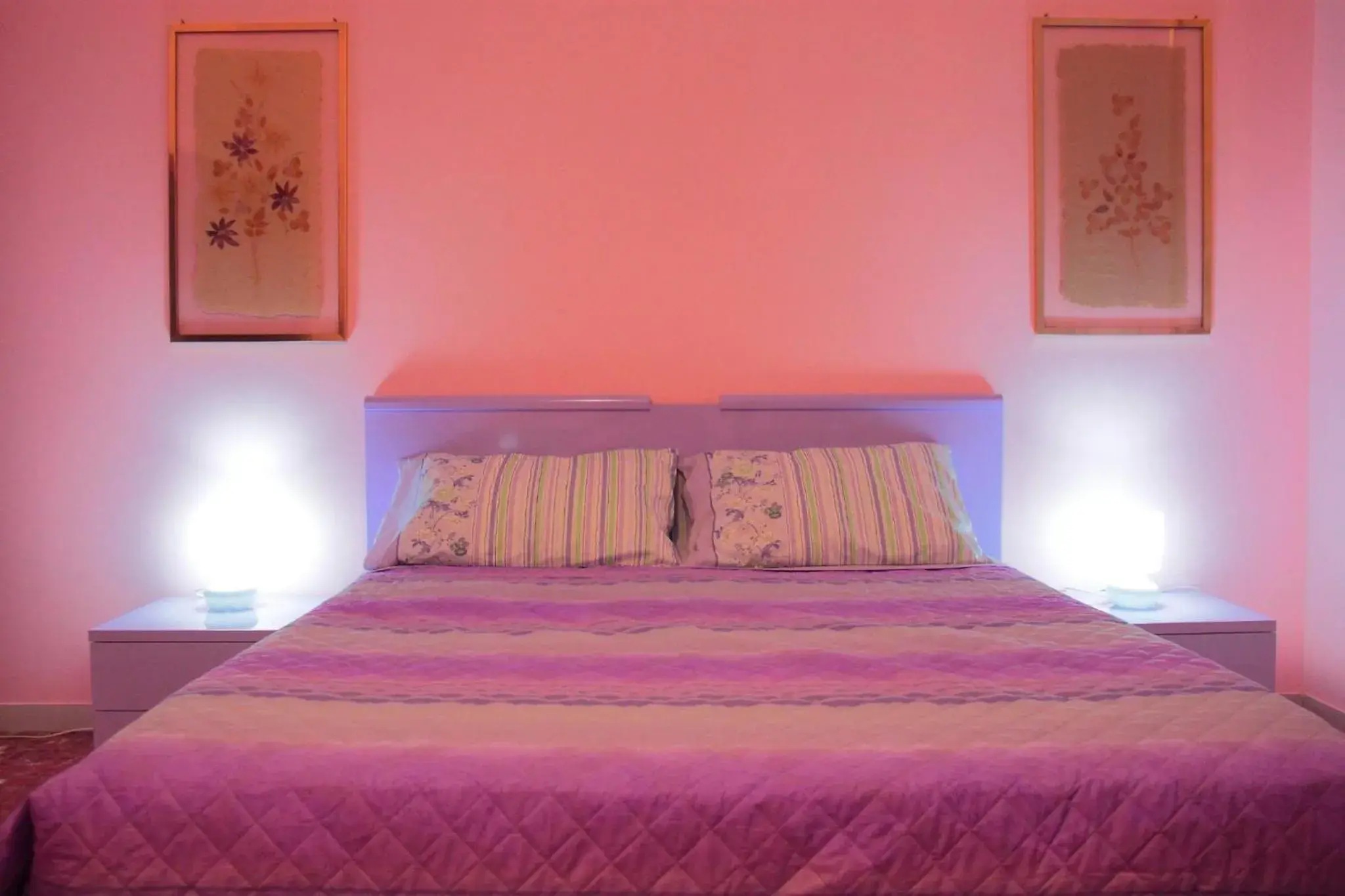 Double or Twin Room with Shared Bathroom in Hello Roma B&B Double or Twin Room with Shared Bathroom in Hello Roma B&B