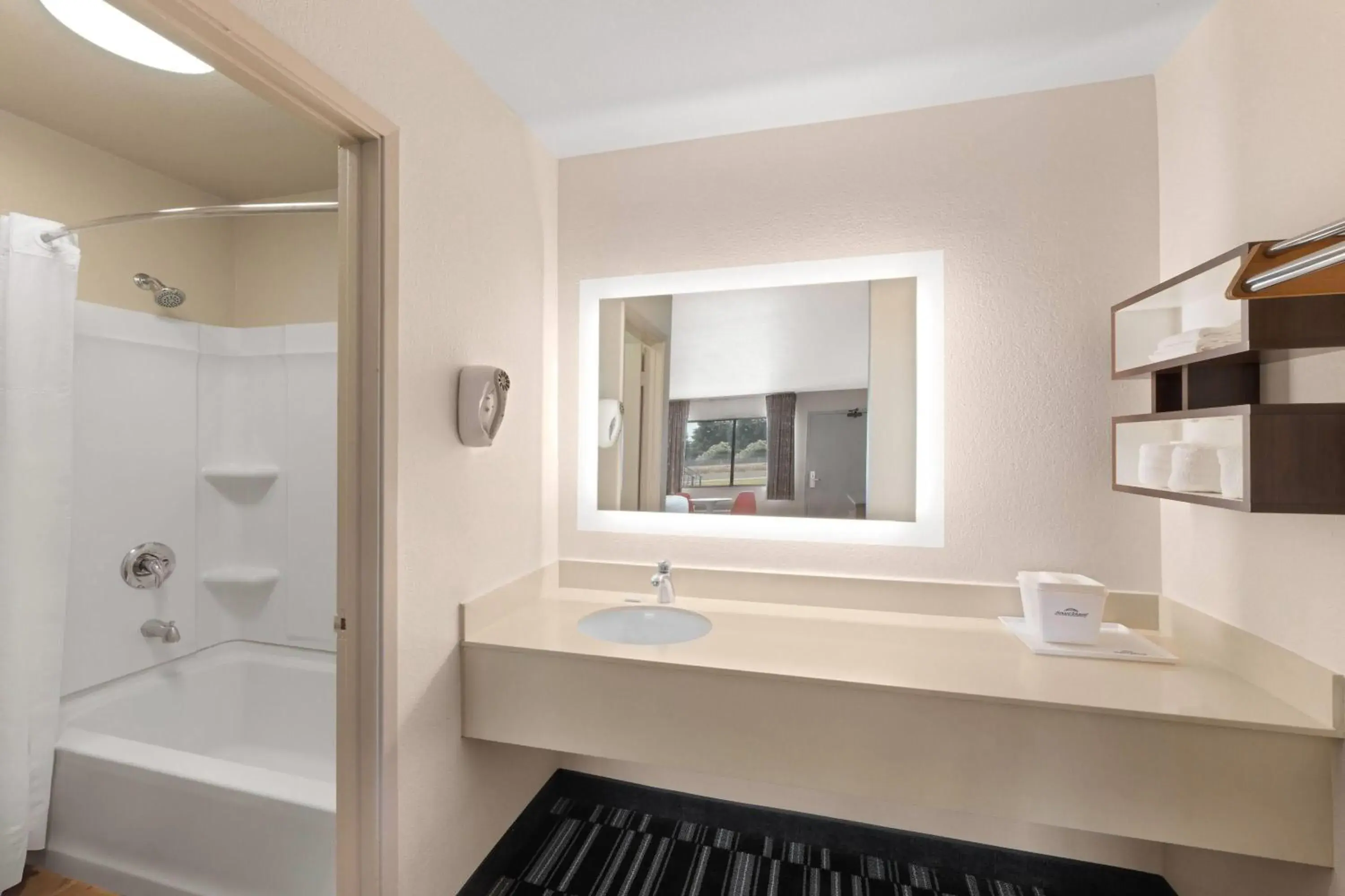 Suite with Two Queen Beds - Non-Smoking in Howard Johnson by Wyndham Modesto Ceres Suite with Two Queen Beds - Non-Smoking in Howard Johnson by Wyndham Modesto Ceres