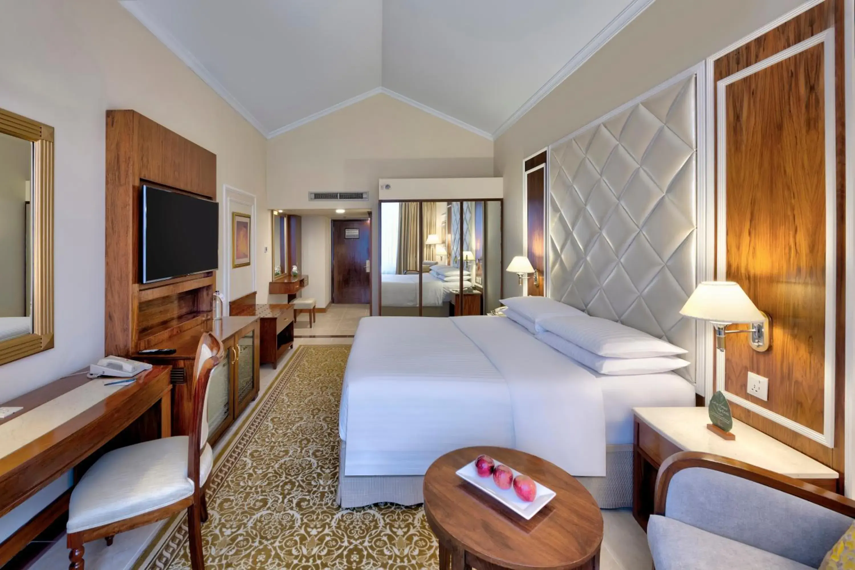 Executive, Executive lounge access, Guest room, 1 King in Islamabad Marriott Hotel Executive, Executive lounge access, Guest room, 1 King in Islamabad Marriott Hotel