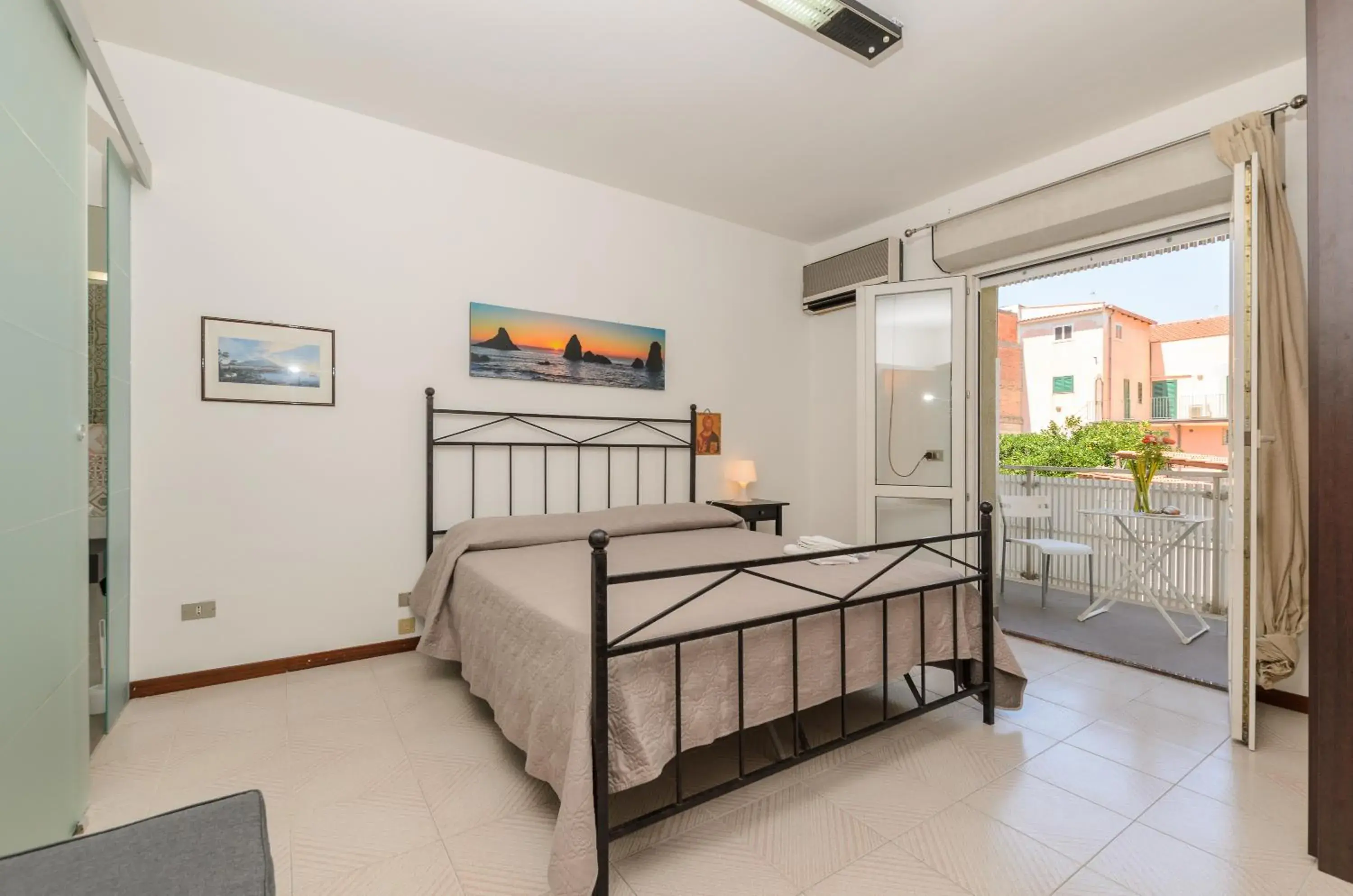 Double Room with Garden View in Marina D'Agrò Residence Double Room with Garden View in Marina D'Agrò Residence