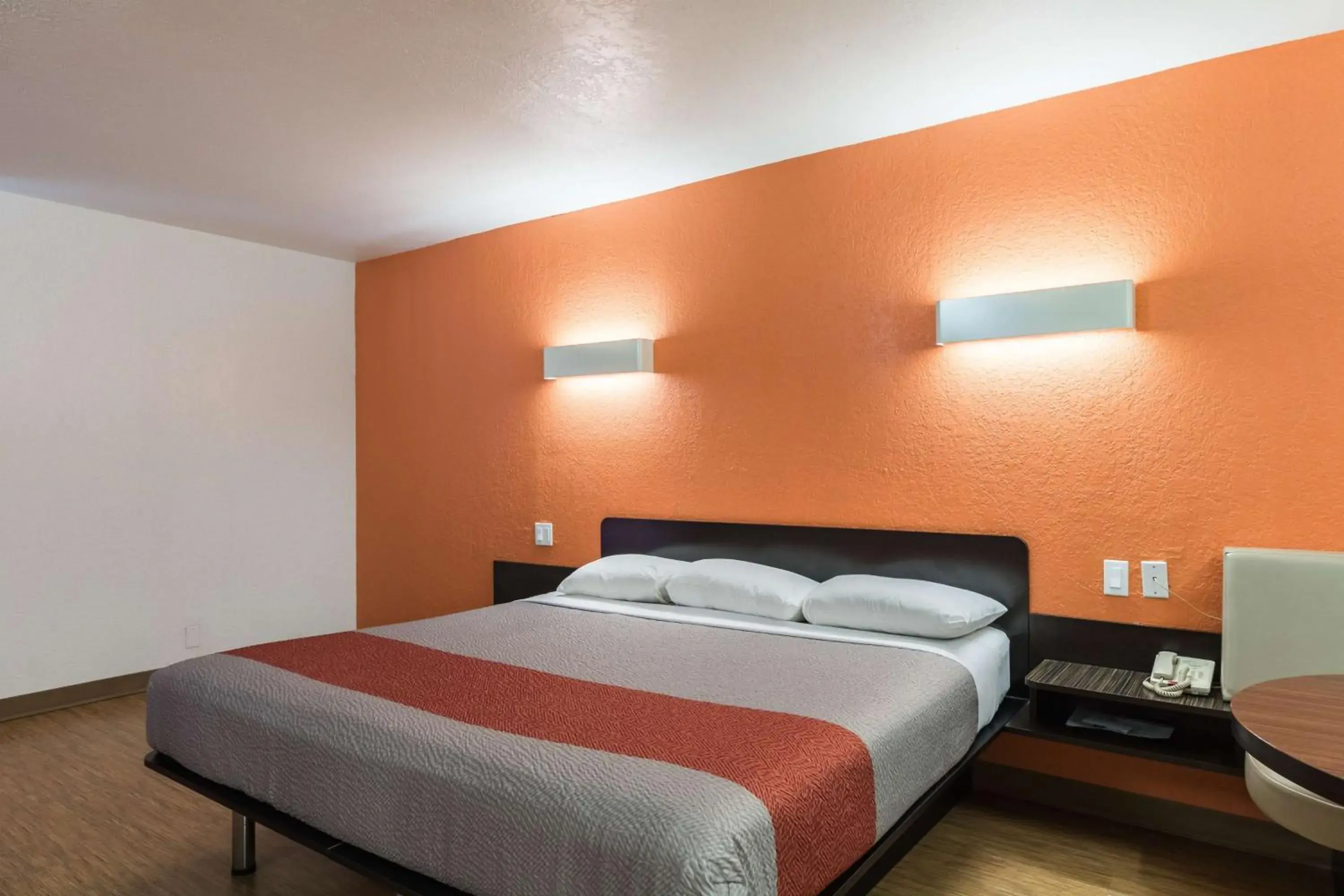 King Room - single occupancy - Disability Access - Non-Smoking in Motel 6-Uvalde, TX King Room - single occupancy - Disability Access - Non-Smoking in Motel 6-Uvalde, TX