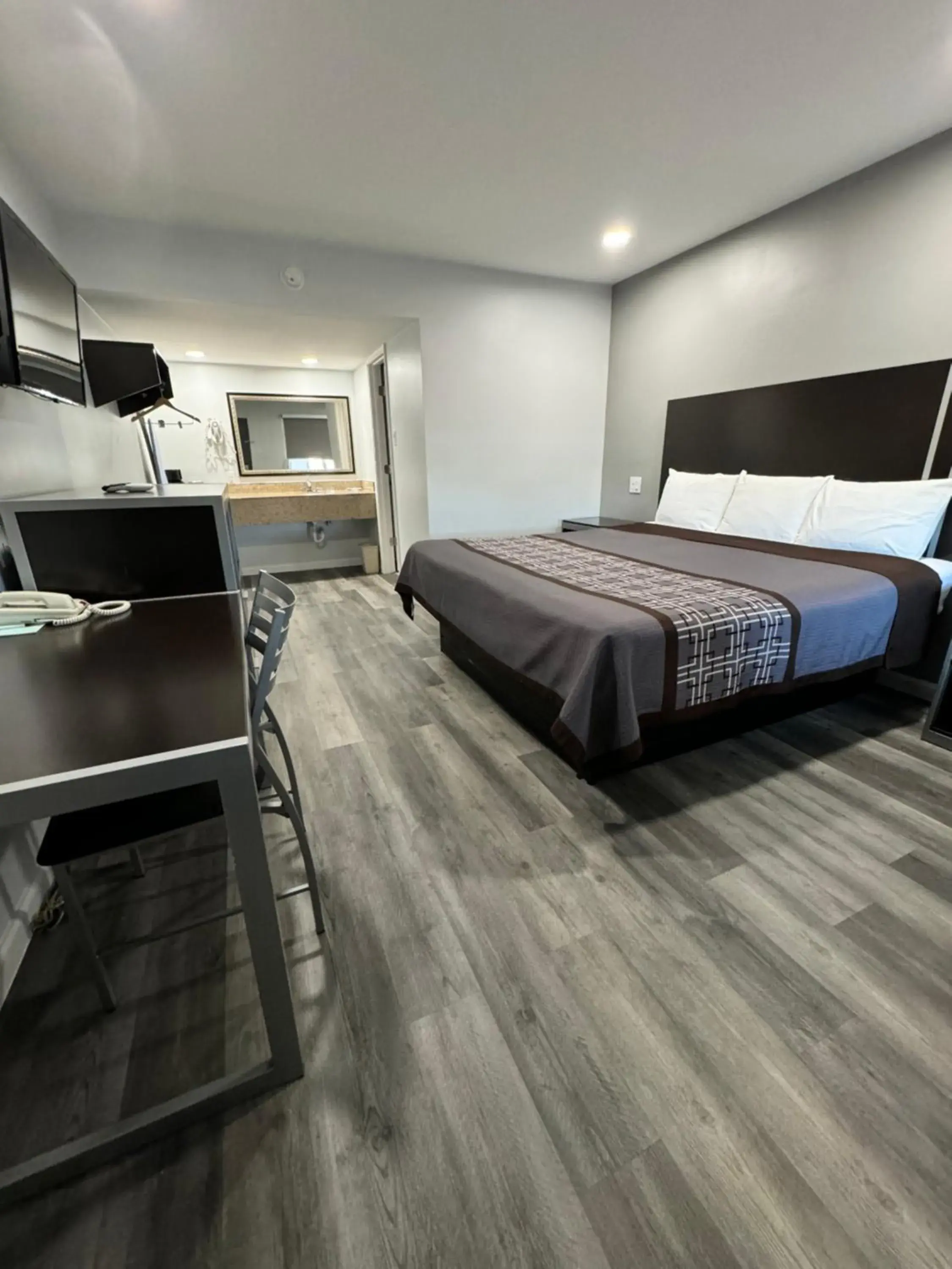 King Room - Non-Smoking in Continental Inn and Suites Nacogdoches TX SFA University Downtown King Room - Non-Smoking in Continental Inn and Suites Nacogdoches TX SFA University Downtown