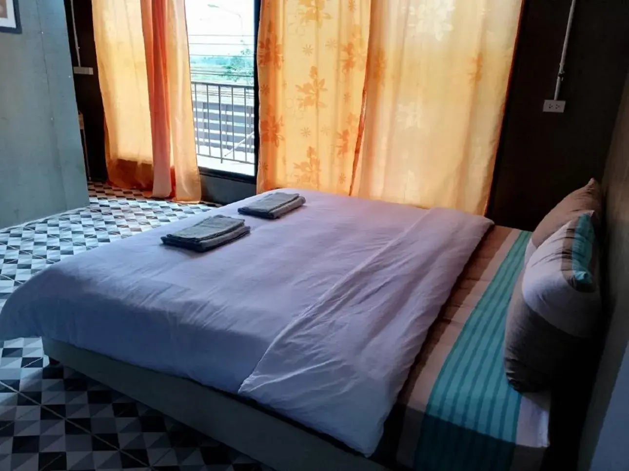 Apartment with Balcony in E2S Place Apartment with Balcony in E2S Place