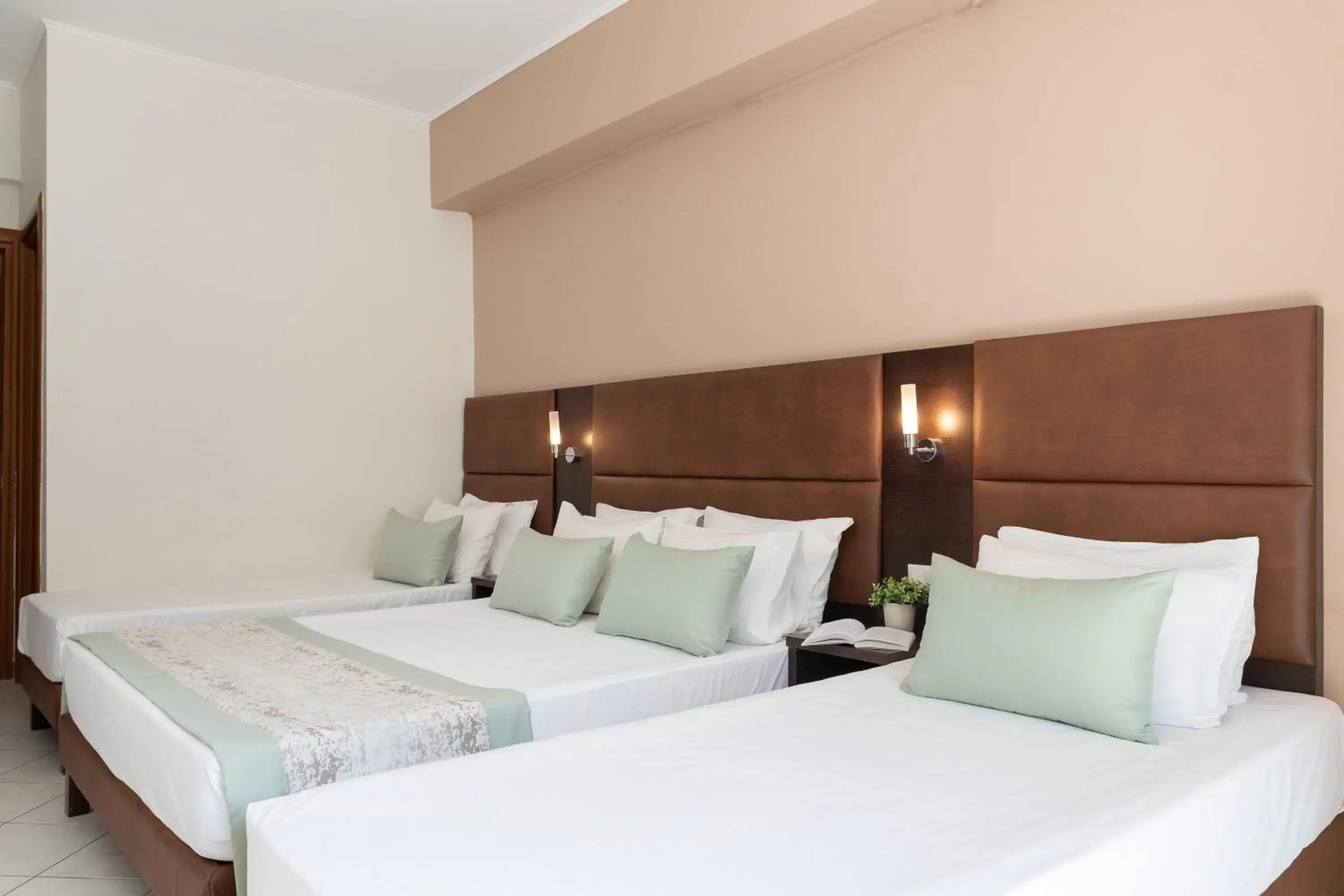 Standard Family Room in Hotel Simeon Standard Family Room in Hotel Simeon