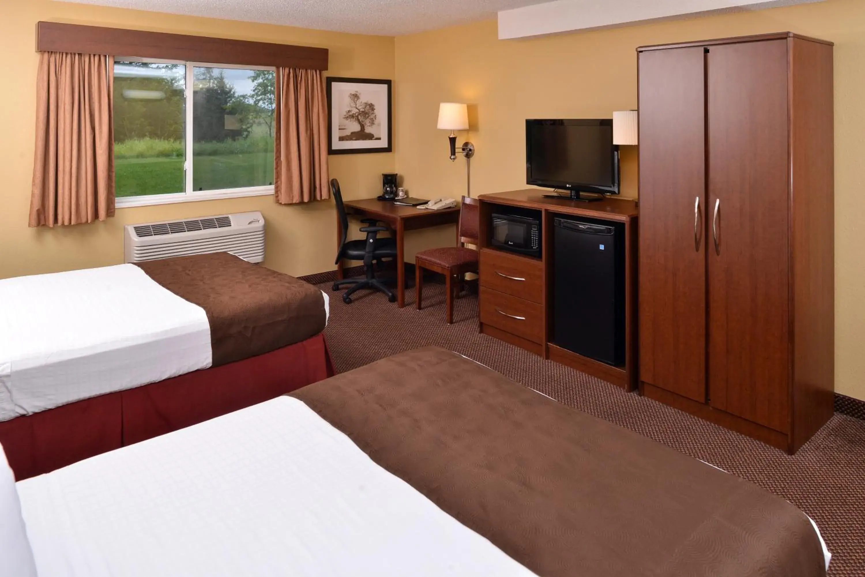 Deluxe Queen Room with Two Queen Beds and Roll-In shower - Mobility Accessible/Non-Smoking in AmericInn by Wyndham St Cloud MN I-94 Deluxe Queen Room with Two Queen Beds and Roll-In shower - Mobility Accessible/Non-Smoking in AmericInn by Wyndham St Cloud MN I-94