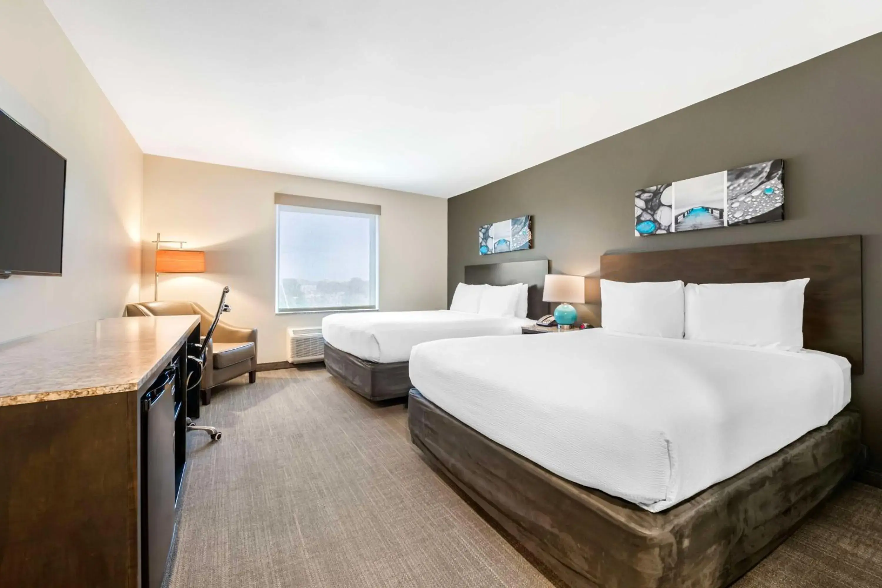 Queen Room with Two Queen Beds and Mobility Accessible Roll-In Shower in Magnolia Pointe; BW Signature Collection Queen Room with Two Queen Beds and Mobility Accessible Roll-In Shower in Magnolia Pointe; BW Signature Collection