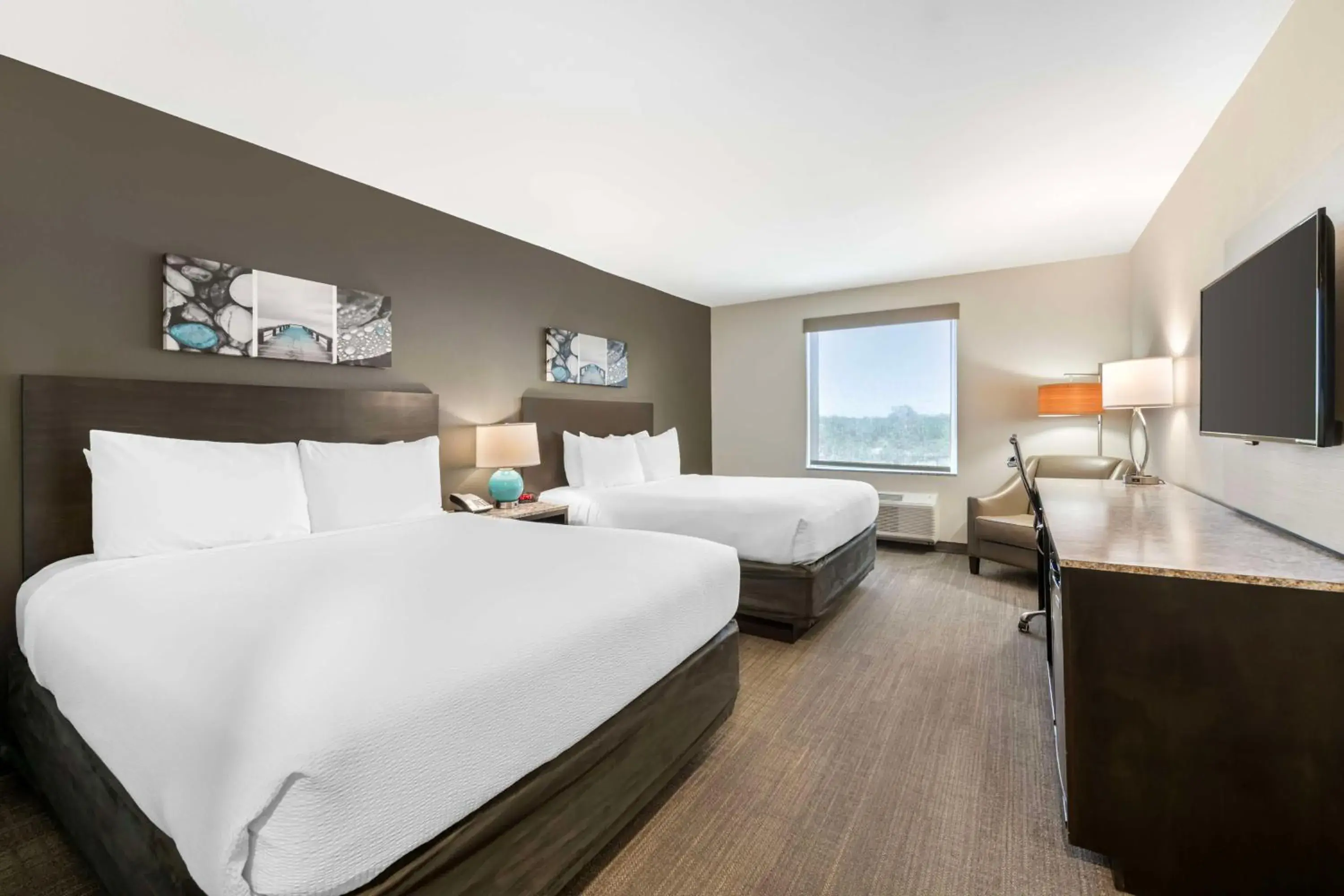 Queen Room with Two Queen Beds in Magnolia Pointe; BW Signature Collection Queen Room with Two Queen Beds in Magnolia Pointe; BW Signature Collection