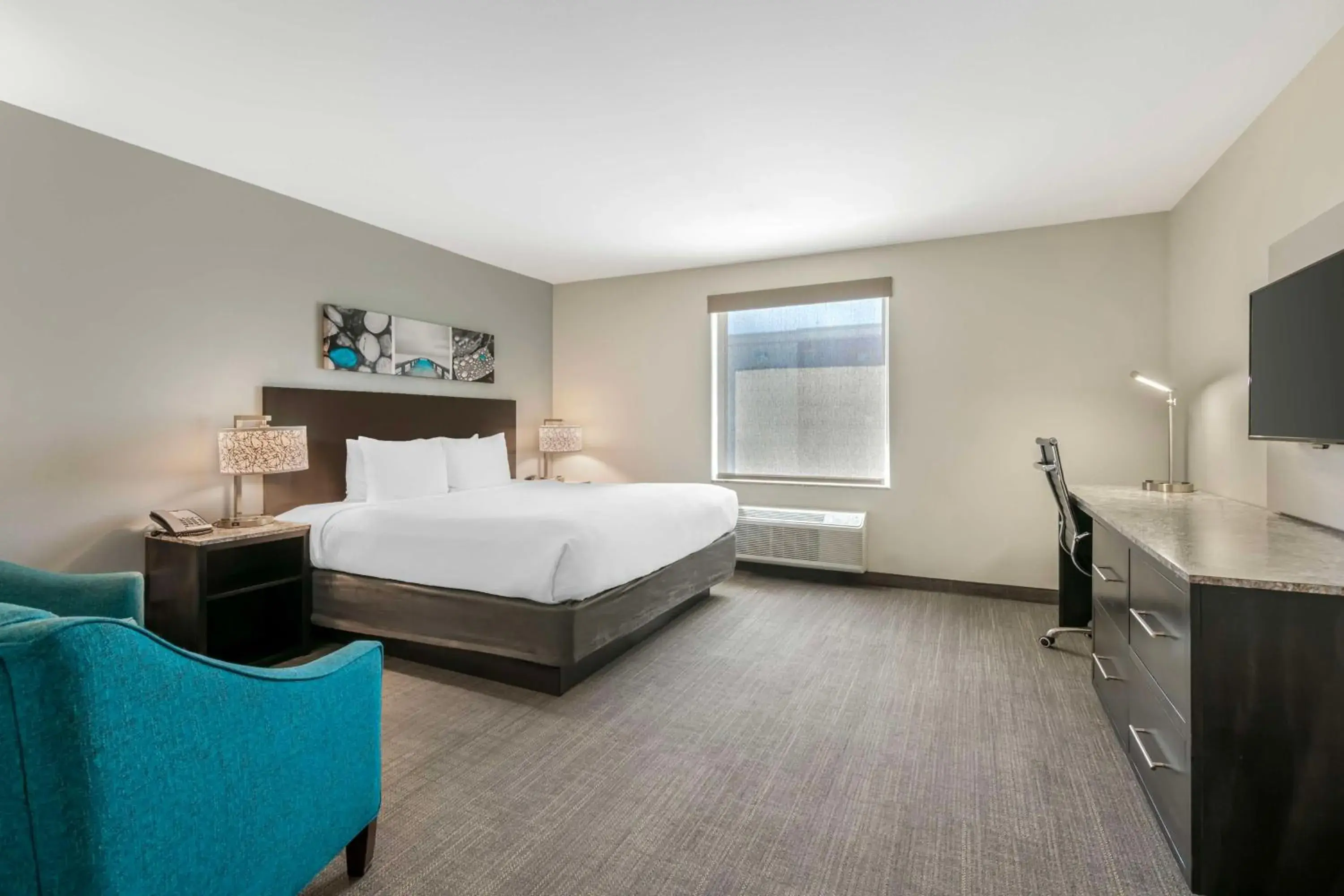 King Room in Magnolia Pointe; BW Signature Collection King Room in Magnolia Pointe; BW Signature Collection