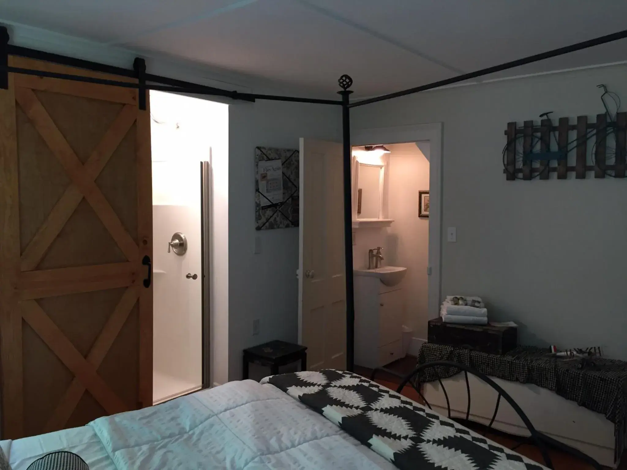 Queen Room with Garden View in 18 Vine Inn & Carriage House Queen Room with Garden View in 18 Vine Inn & Carriage House