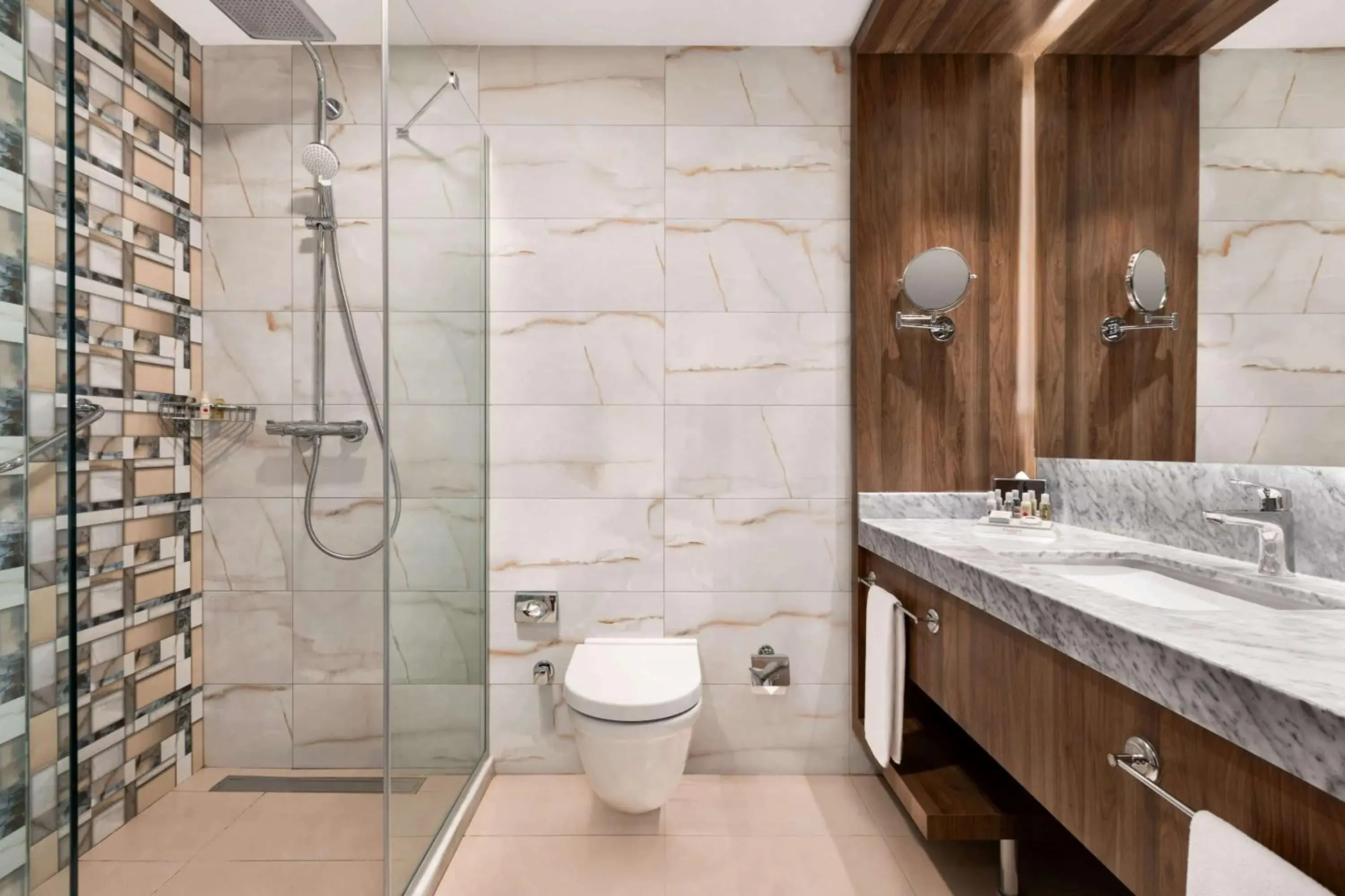 Deluxe Twin Room with Sea View in Ramada by Wyndham Beylikduzu Deluxe Twin Room with Sea View in Ramada by Wyndham Beylikduzu