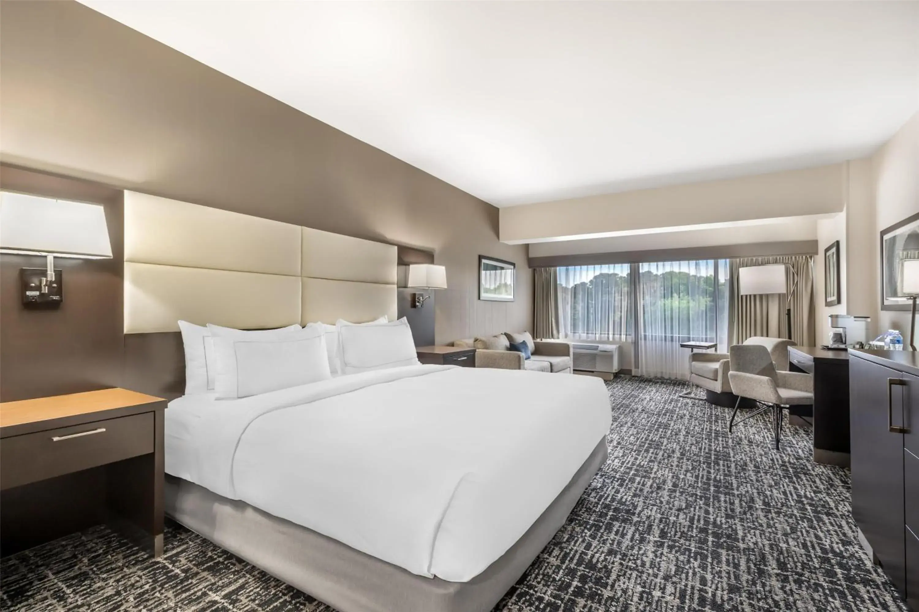 King Room with Sofa Bed - Non-Smoking in Doubletree by Hilton Hotel Williamsburg King Room with Sofa Bed - Non-Smoking in Doubletree by Hilton Hotel Williamsburg