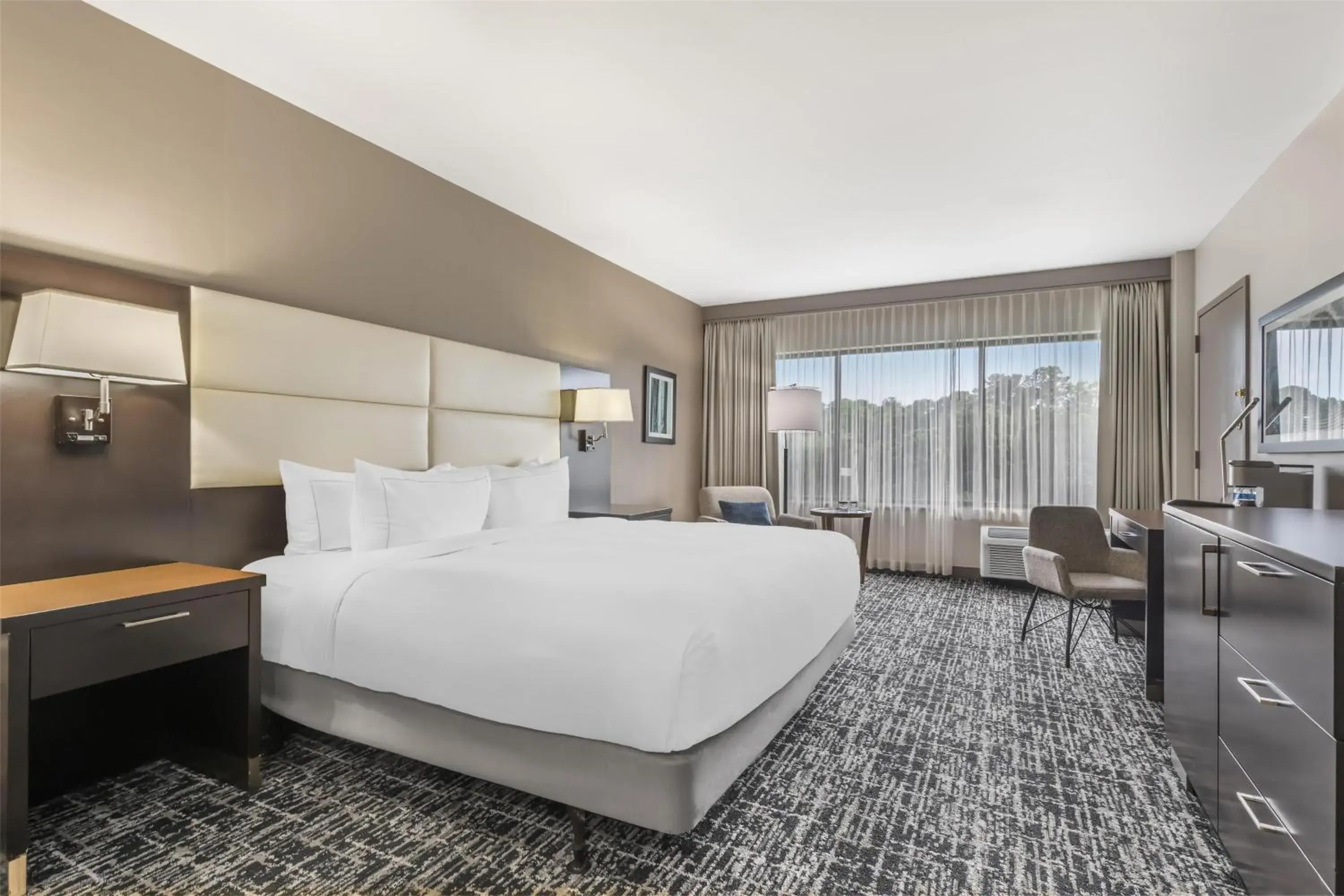 King Room with Balcony - Non-Smoking in Doubletree by Hilton Hotel Williamsburg King Room with Balcony - Non-Smoking in Doubletree by Hilton Hotel Williamsburg