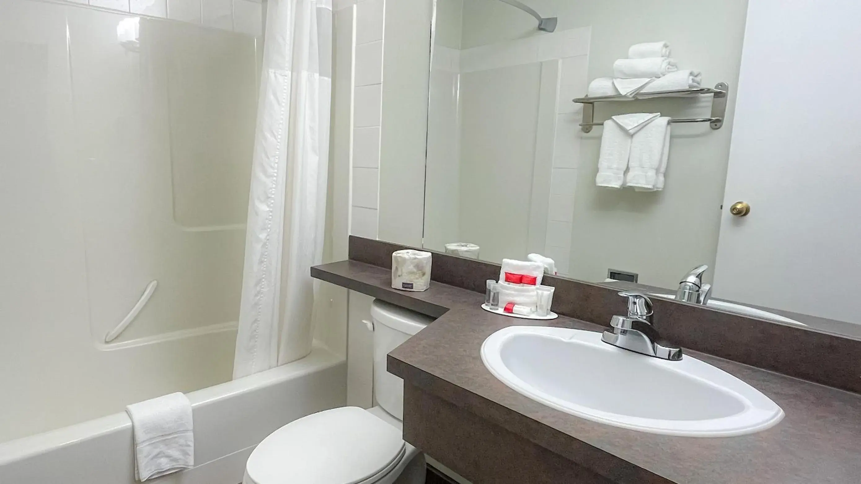 One-Bedroom Suite with Three Double Beds - Non-Smoking in Super 8 by Wyndham Revelstoke BC One-Bedroom Suite with Three Double Beds - Non-Smoking in Super 8 by Wyndham Revelstoke BC