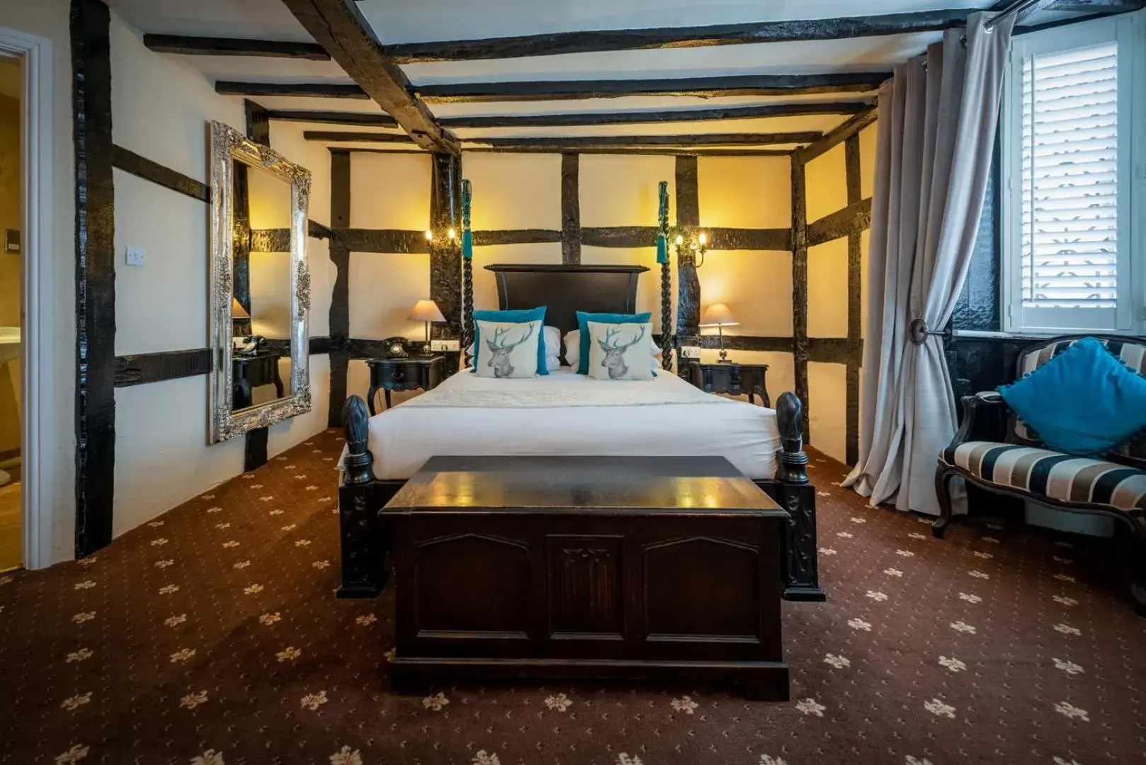 Deluxe Double Room in The White Swan Hotel Bar & Restaurant Deluxe Double Room in The White Swan Hotel Bar & Restaurant