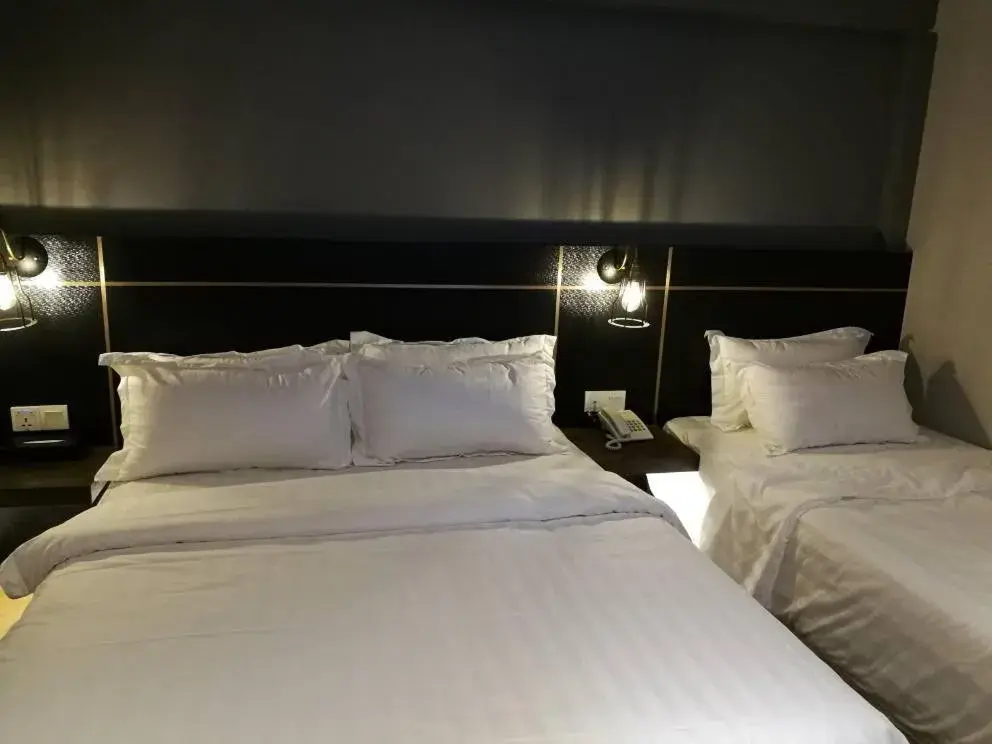 Deluxe Triple Room without Window in Riverside Boutique Hotel Deluxe Triple Room without Window in Riverside Boutique Hotel