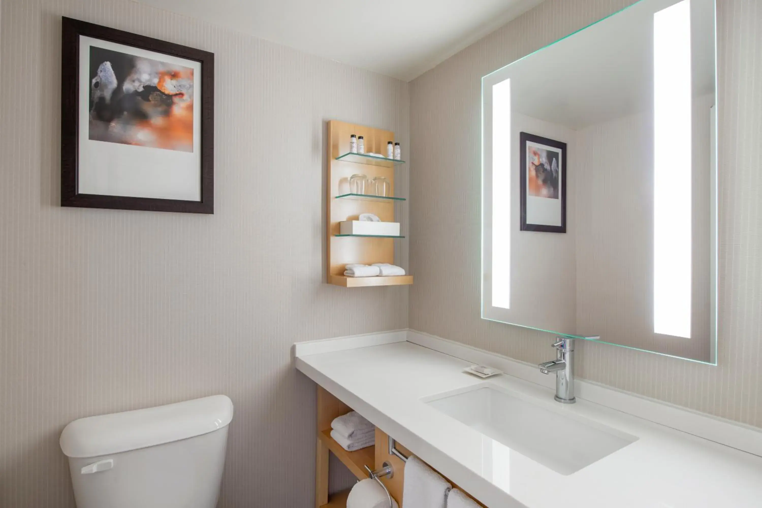 Deluxe King Room in Delta Hotels by Marriott Regina Deluxe King Room in Delta Hotels by Marriott Regina