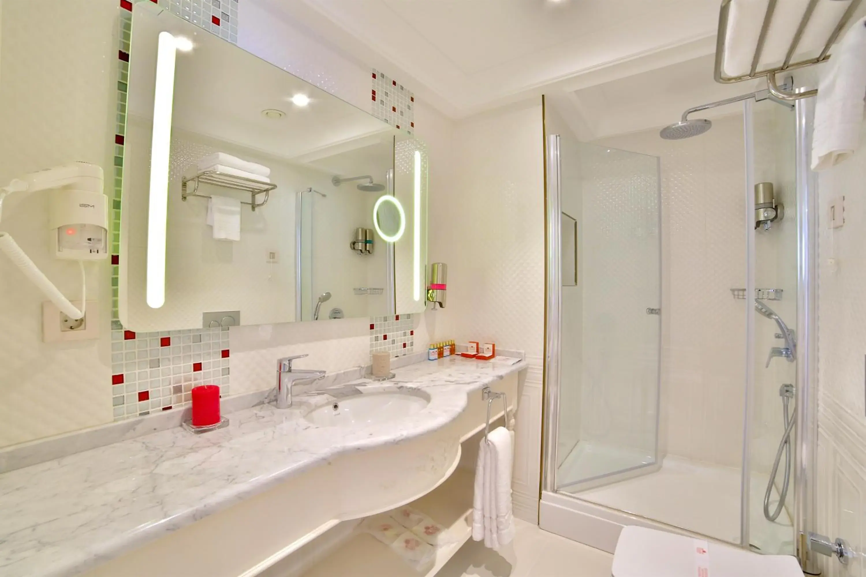 Superior Triple Room with Sea View in Yılsam Sultanahmet Hotel Superior Triple Room with Sea View in Yılsam Sultanahmet Hotel