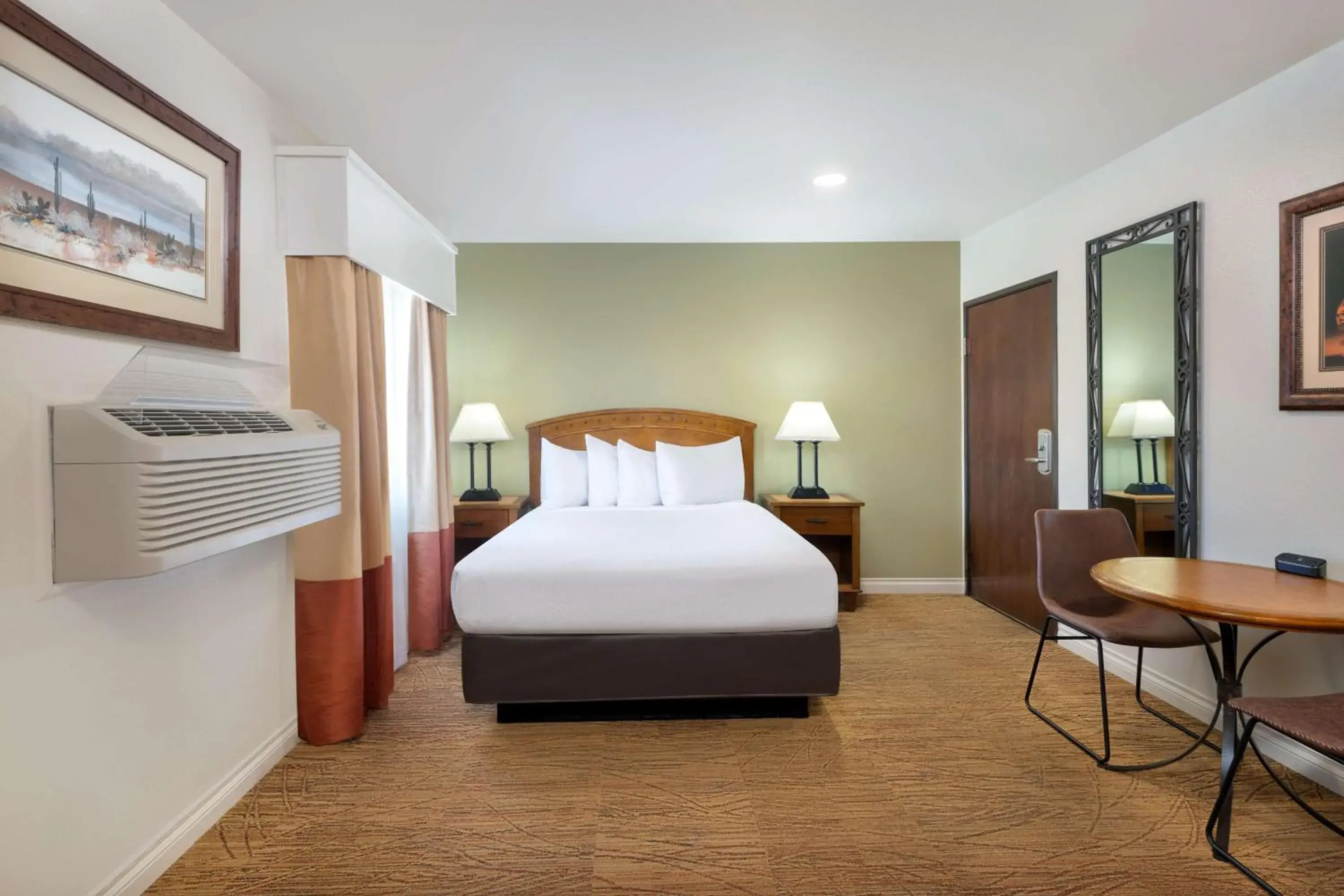 Queen Room - Non-Smoking in Best Western Red Hills Queen Room - Non-Smoking in Best Western Red Hills