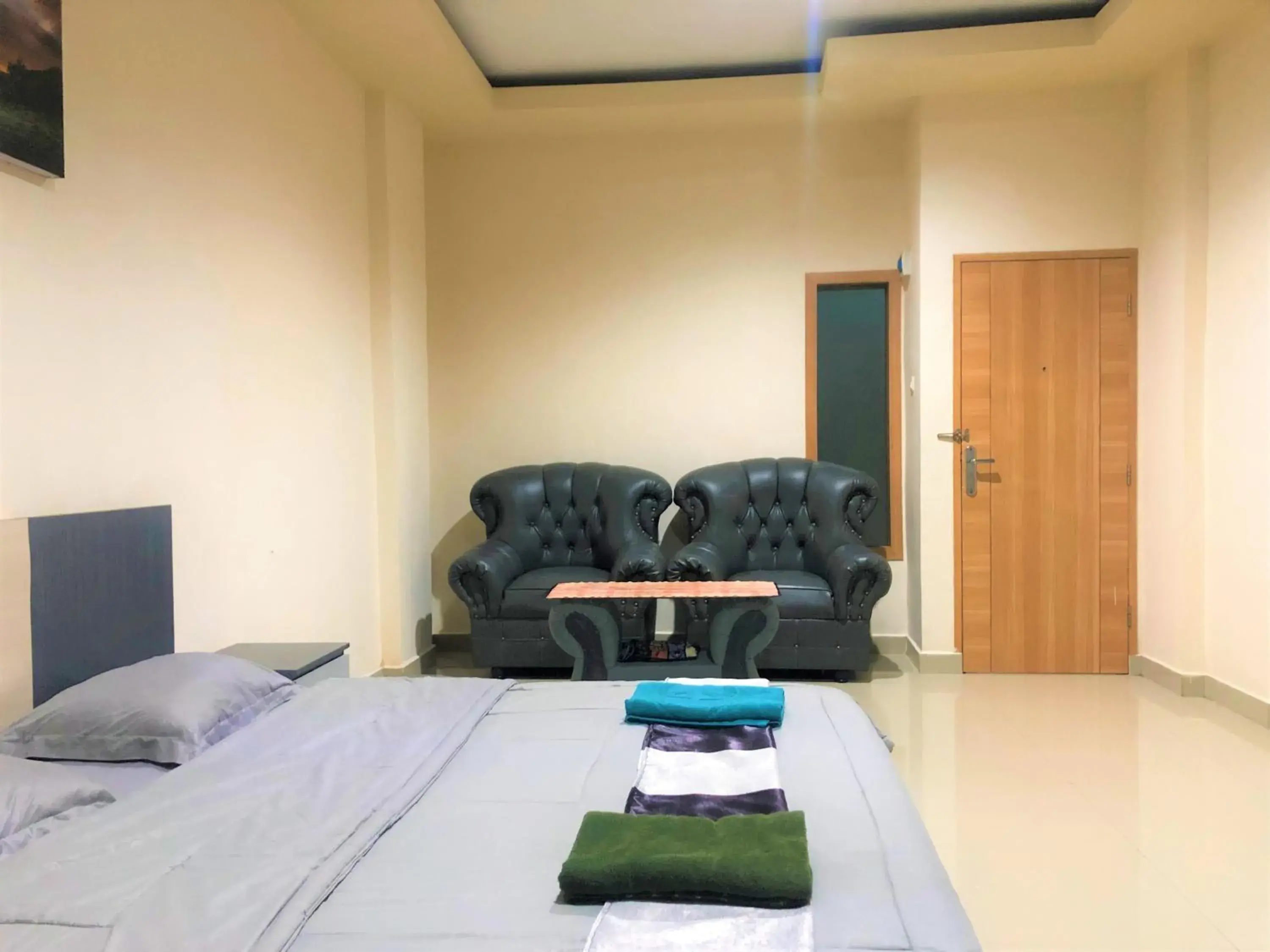 Deluxe Room in MS Hotel Pinrang Mitra RedDoorz Deluxe Room in MS Hotel Pinrang Mitra RedDoorz