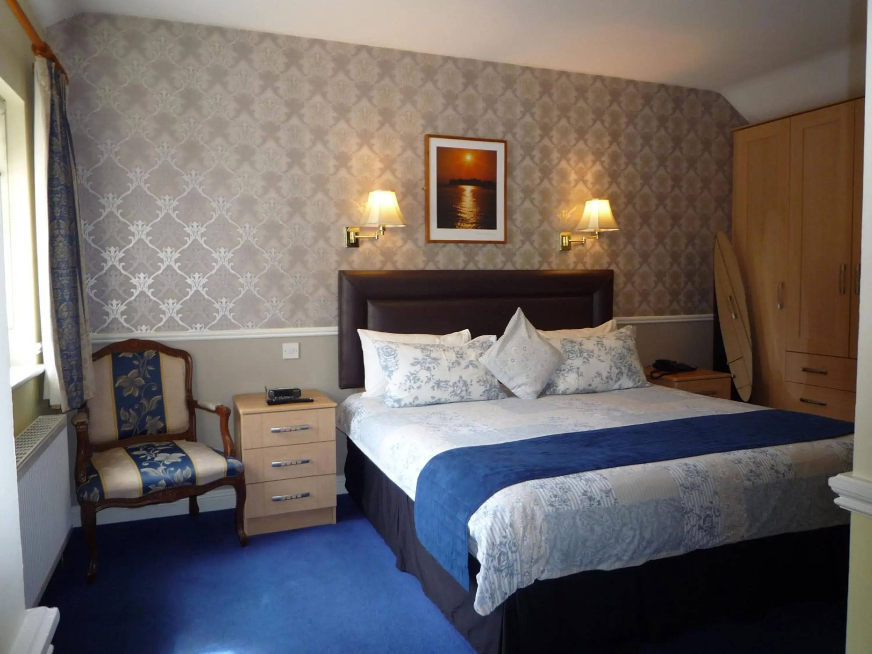 Double Room in Avlon House Bed and Breakfast Double Room in Avlon House Bed and Breakfast