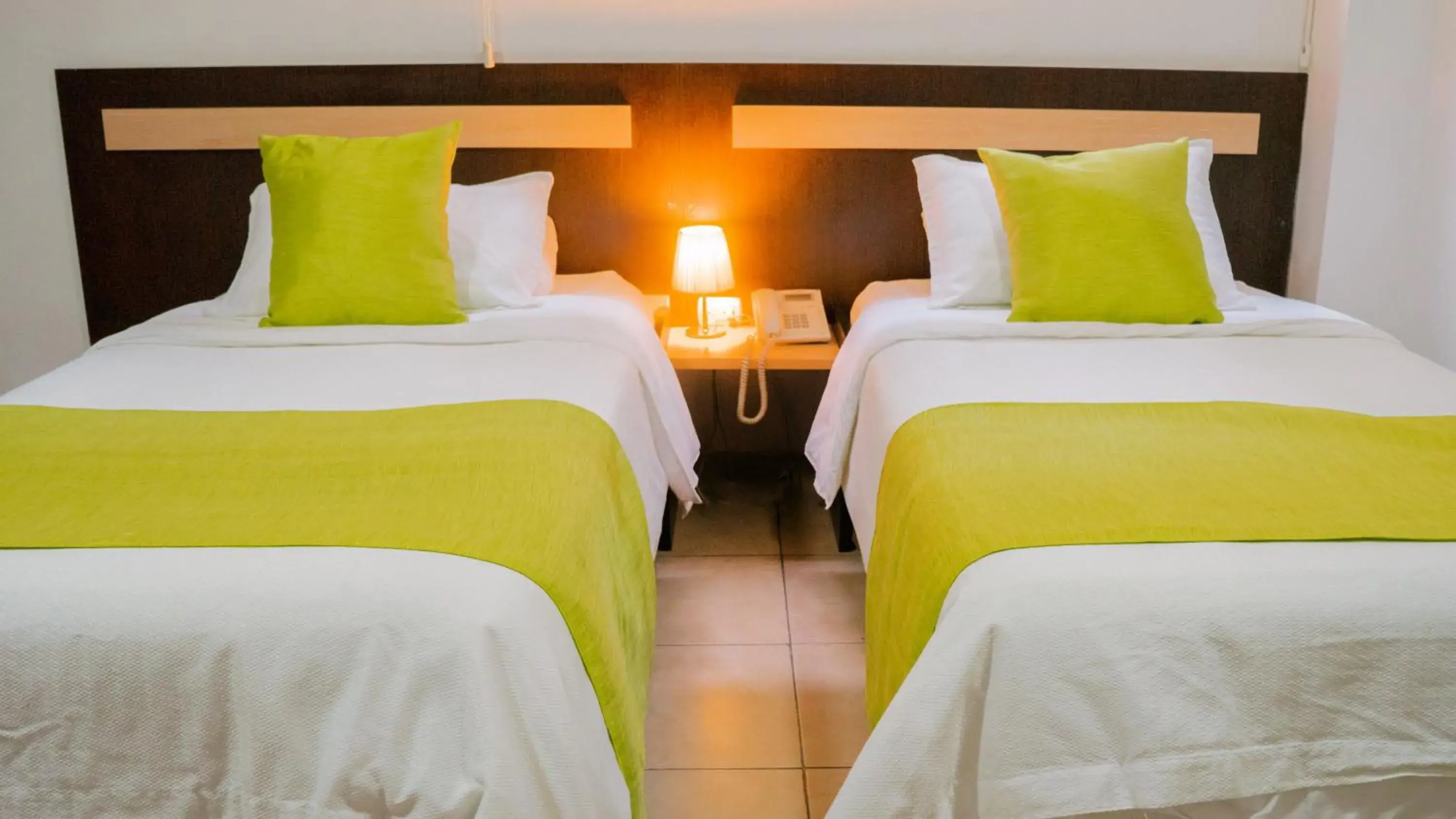 Twin Room - single occupancy in Hotel MC Suites - Confort cerca del Aeropuerto Twin Room - single occupancy in Hotel MC Suites - Confort cerca del Aeropuerto