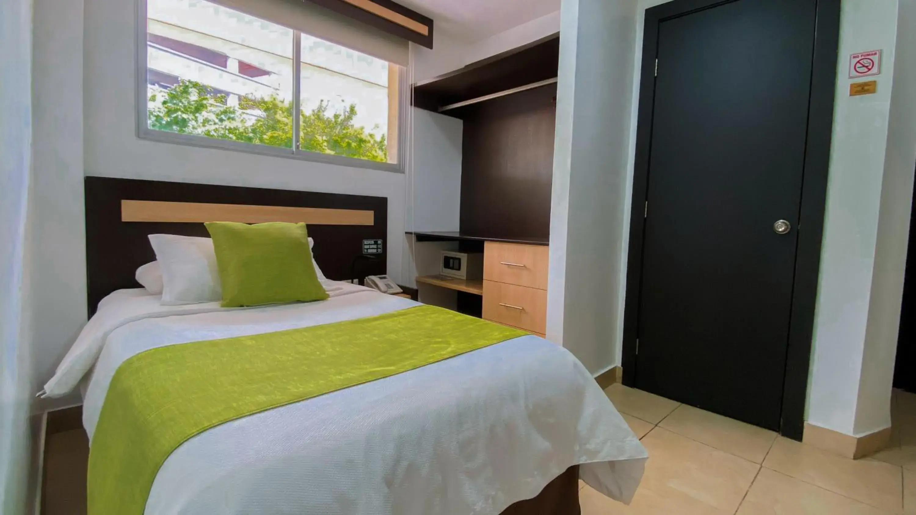 Single Room - single occupancy in Hotel MC Suites - Confort cerca del Aeropuerto Single Room - single occupancy in Hotel MC Suites - Confort cerca del Aeropuerto
