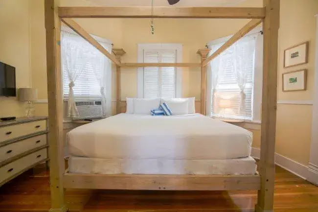 Queen Room with Sofa Bed ( Sailfish) in Ambrosia Key West Queen Room with Sofa Bed ( Sailfish) in Ambrosia Key West