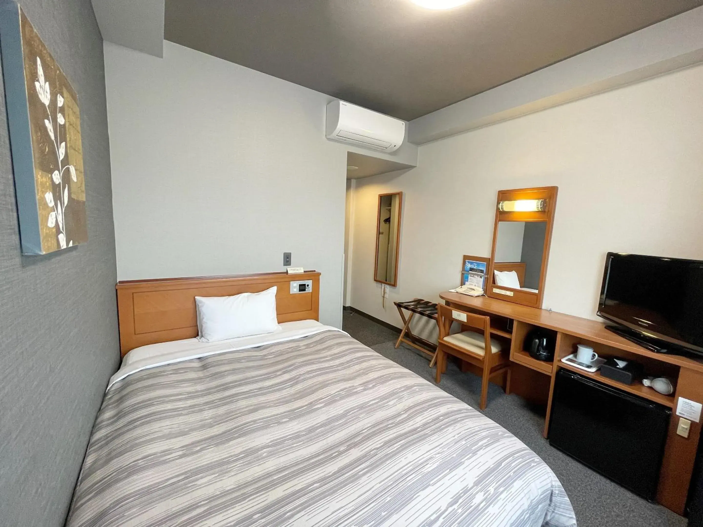 Single Room for Ladies Only - single occupancy - Non-Smoking in Hotel Route-Inn Fujieda-Eki Kita Single Room for Ladies Only - single occupancy - Non-Smoking in Hotel Route-Inn Fujieda-Eki Kita