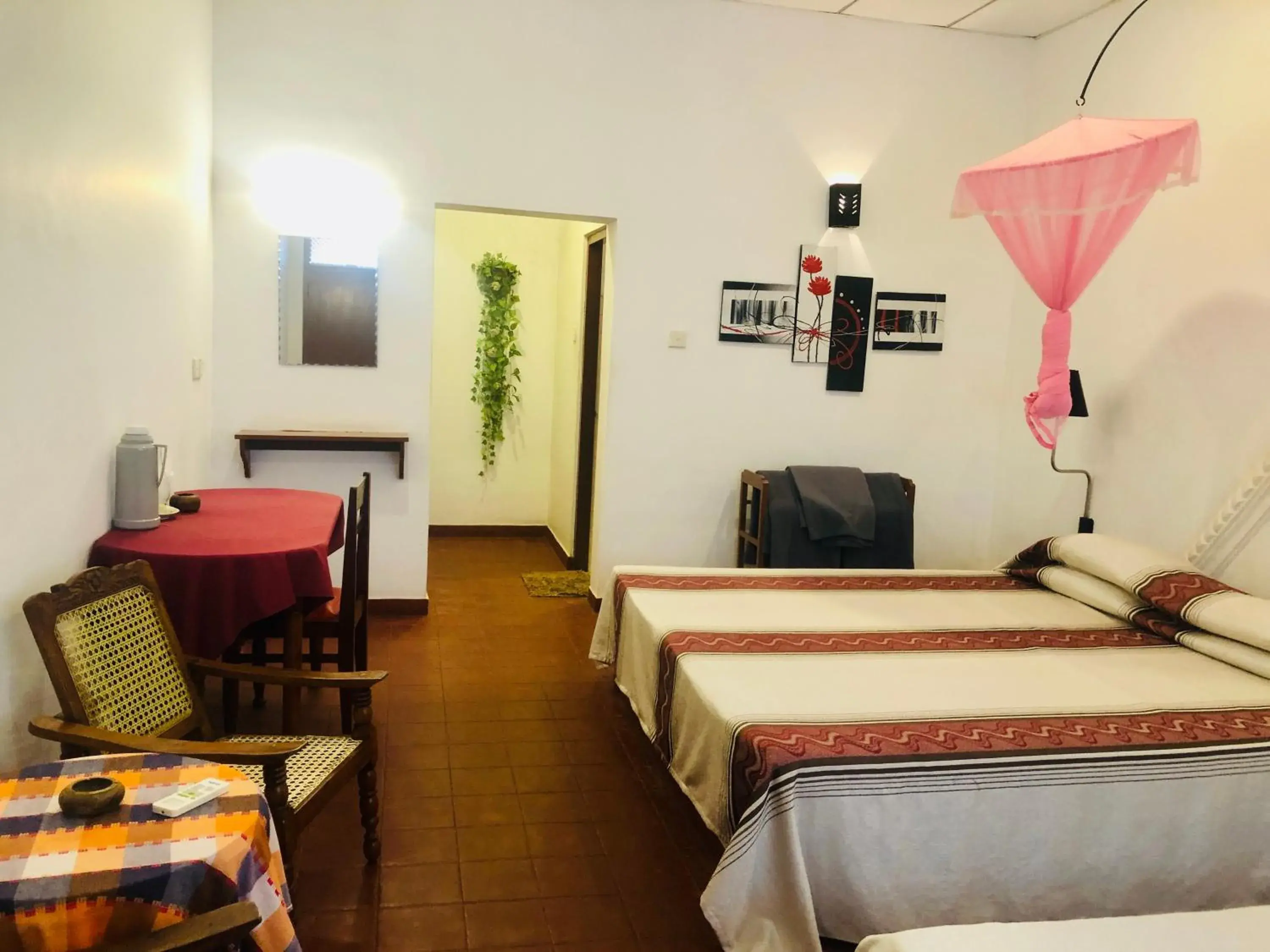 Triple Room with Air Conditioning in Hotel Hemadan Triple Room with Air Conditioning in Hotel Hemadan