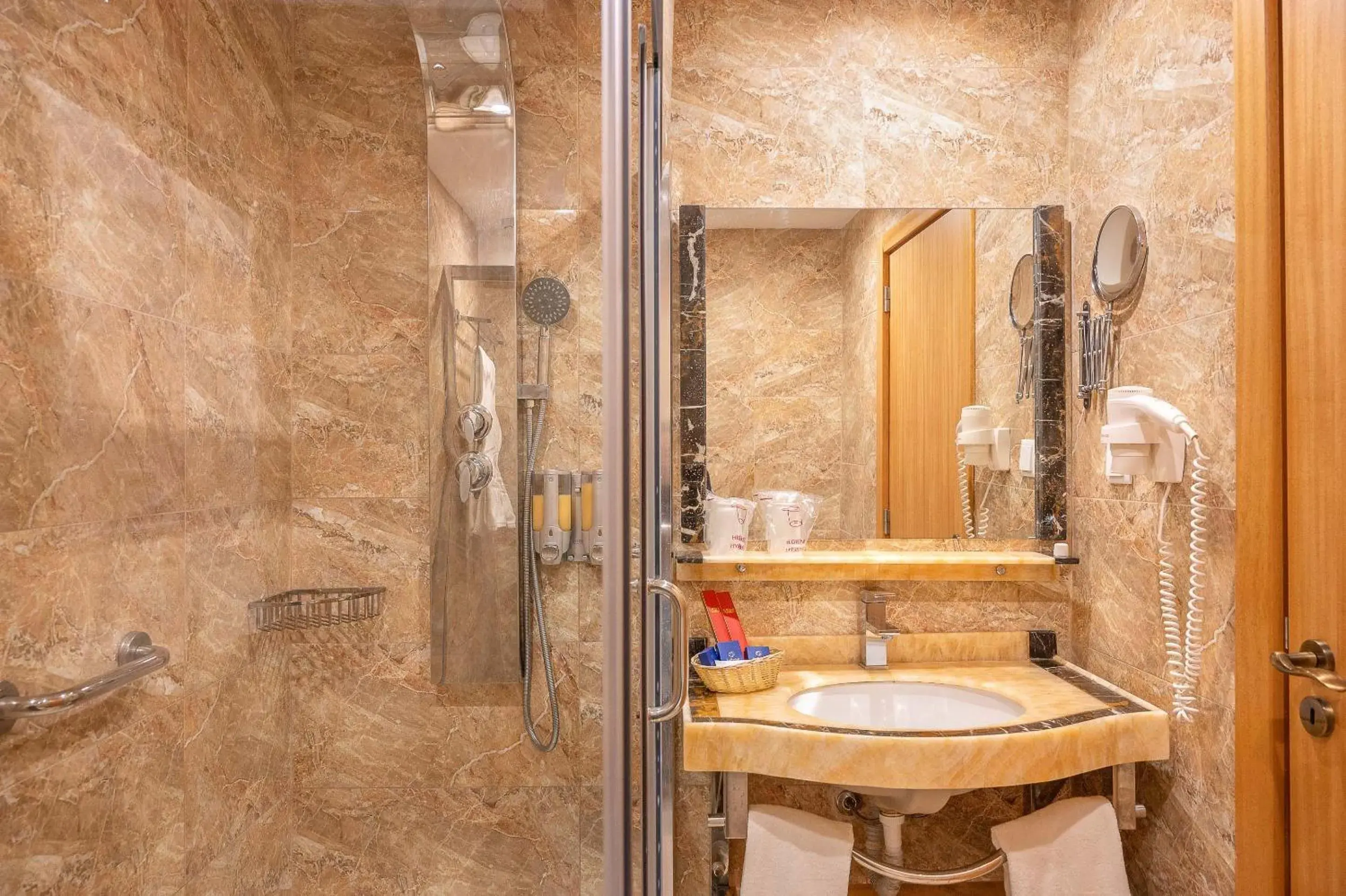 Deluxe Room (4) Adults in Grand Muthu Forte Da Oura Deluxe Room (4) Adults in Grand Muthu Forte Da Oura