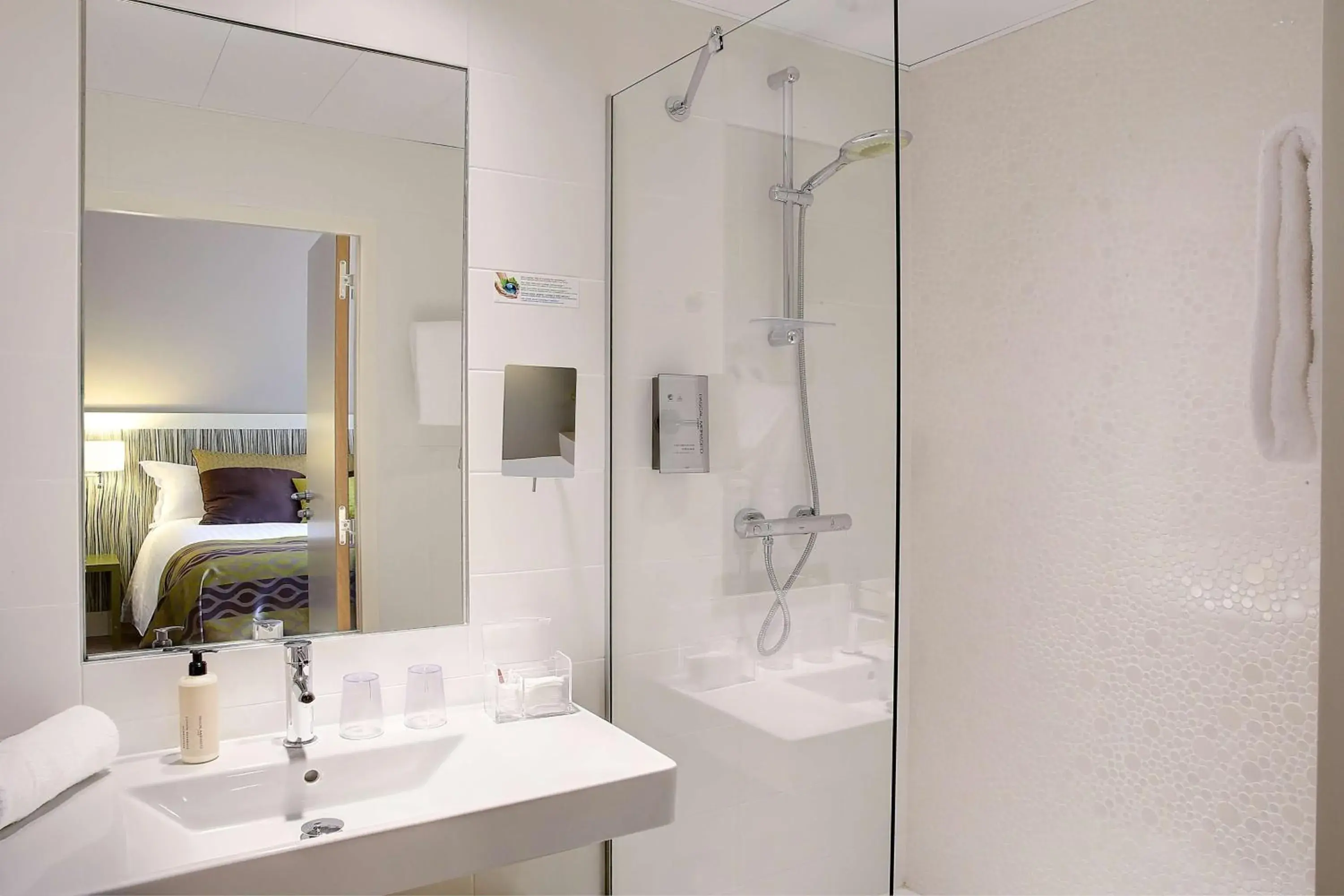 Standard King Room with Forest View in Best Western Plus Paris Meudon Ermitage Standard King Room with Forest View in Best Western Plus Paris Meudon Ermitage