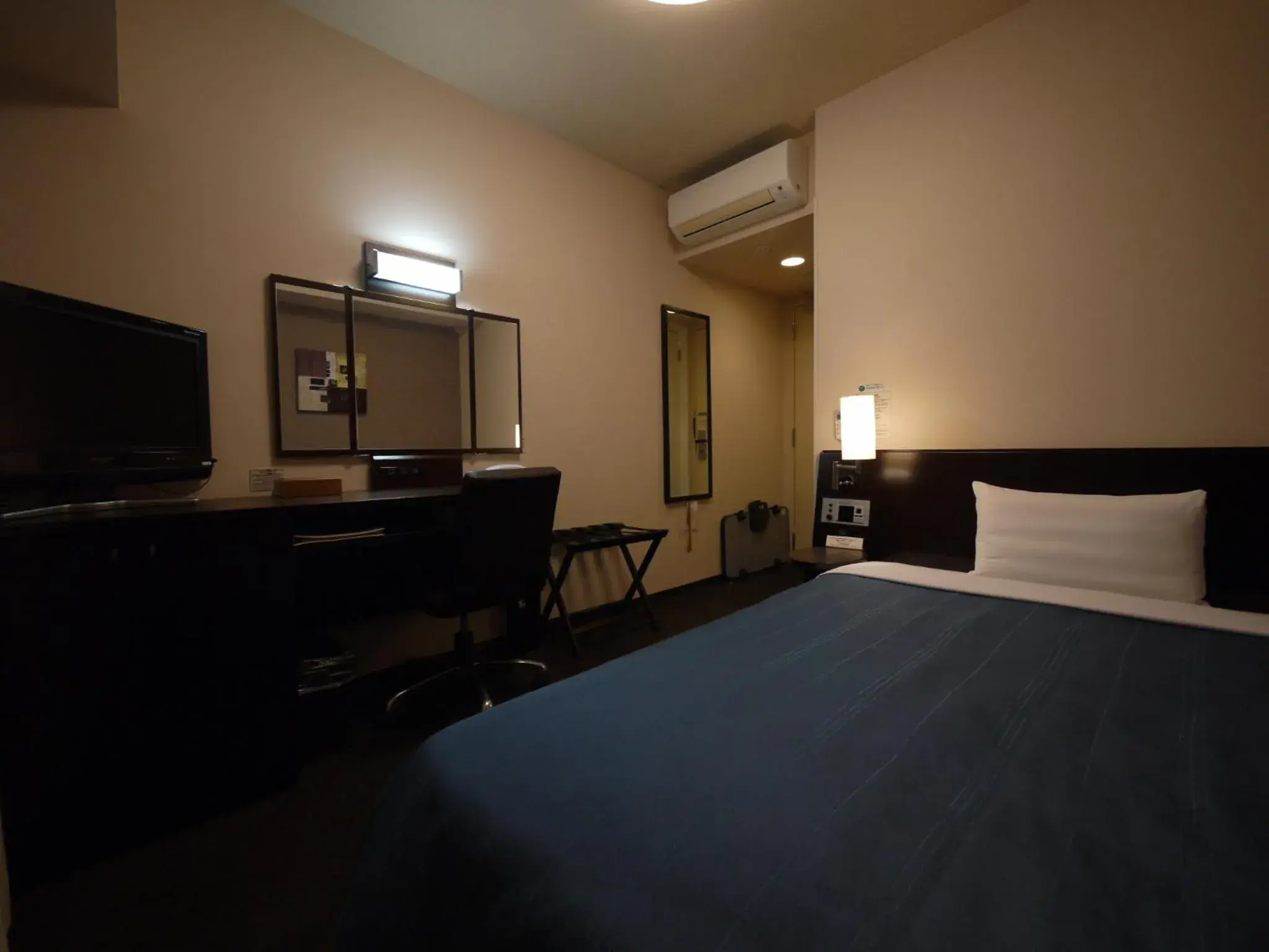 Comfort Single Room Non-Smoking - single occupancy in Hotel Route-Inn Hisai Inter Comfort Single Room Non-Smoking - single occupancy in Hotel Route-Inn Hisai Inter