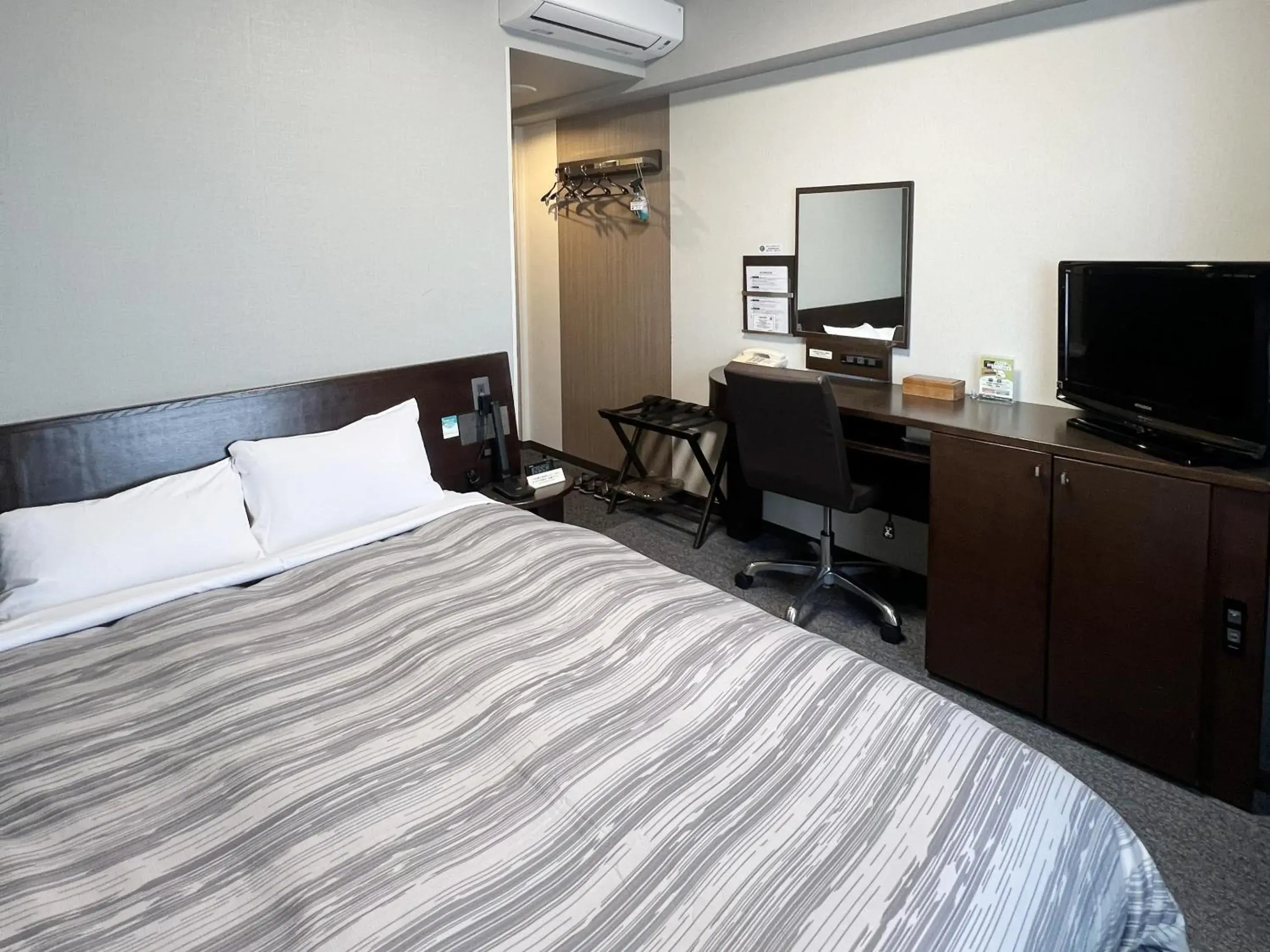Comfort Double Room with Small Double Bed - Non-Smoking in Hotel Route-Inn Shimodate Comfort Double Room with Small Double Bed - Non-Smoking in Hotel Route-Inn Shimodate