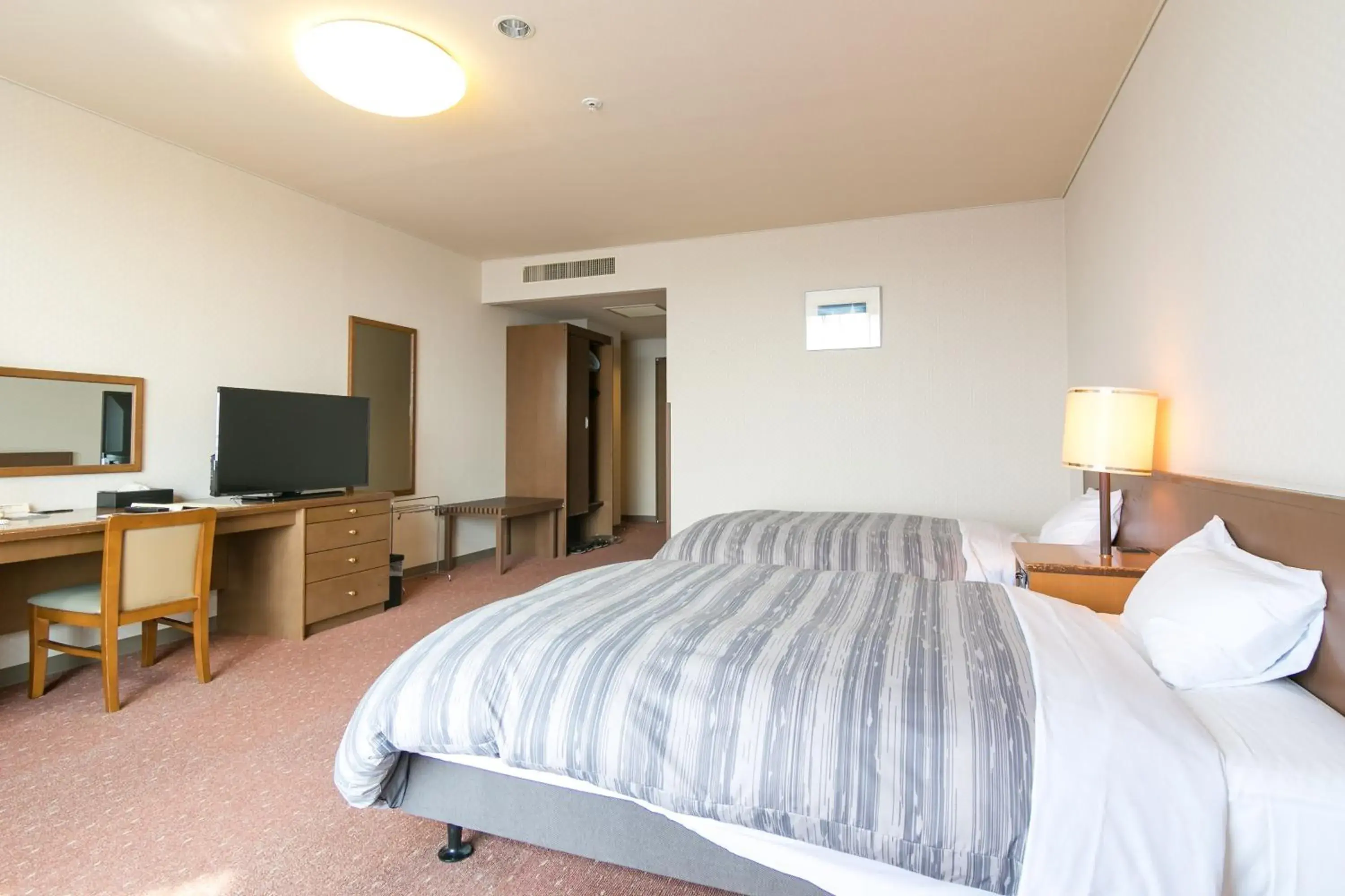 Twin Room - single occupancy - Smoking in Tokachi Makubetsu Onsen Grandvrio Hotel Twin Room - single occupancy - Smoking in Tokachi Makubetsu Onsen Grandvrio Hotel