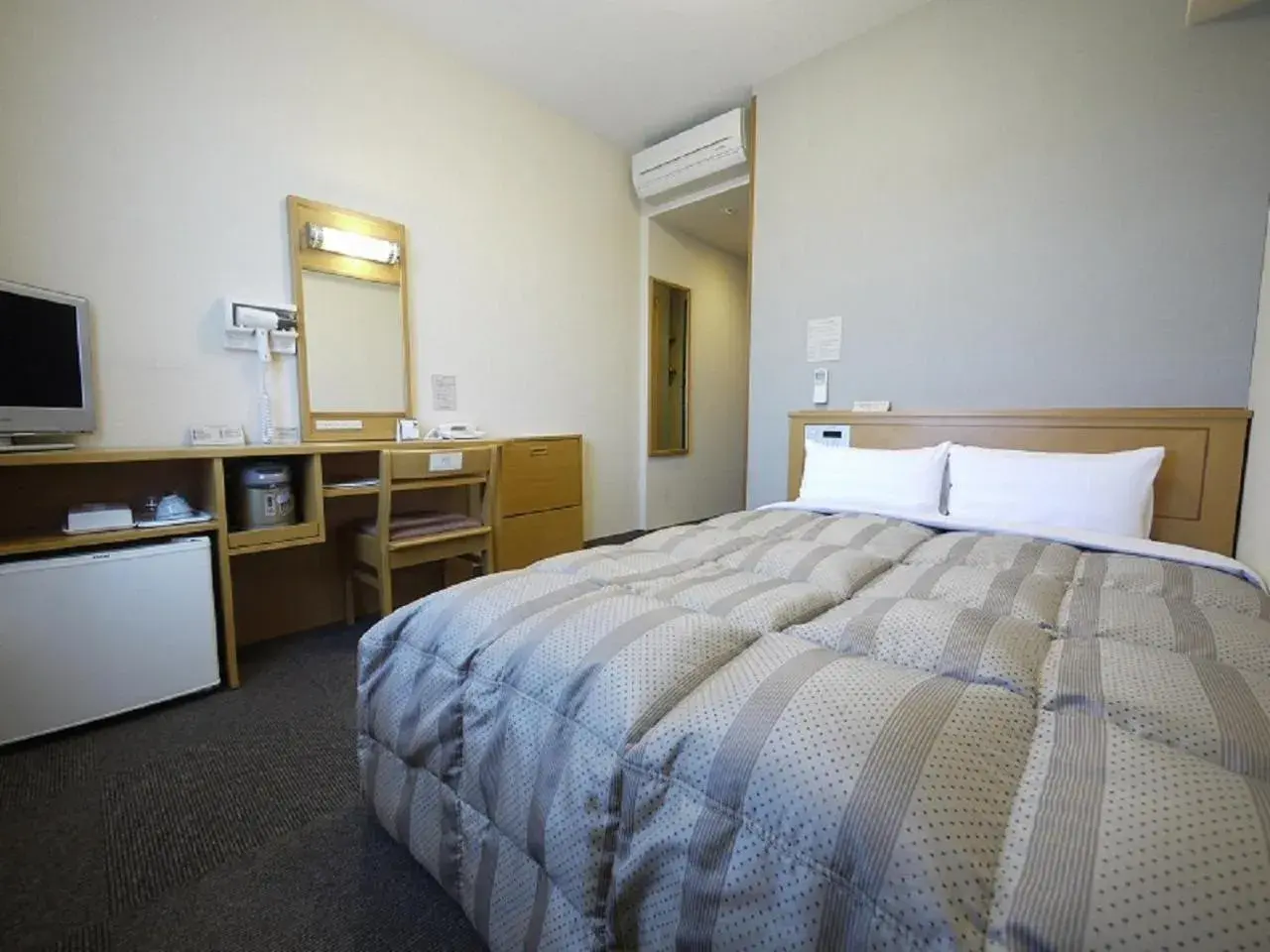Double Room with Small Double Bed - Smoking in Hotel Route-Inn Wakamiya Inter Double Room with Small Double Bed - Smoking in Hotel Route-Inn Wakamiya Inter