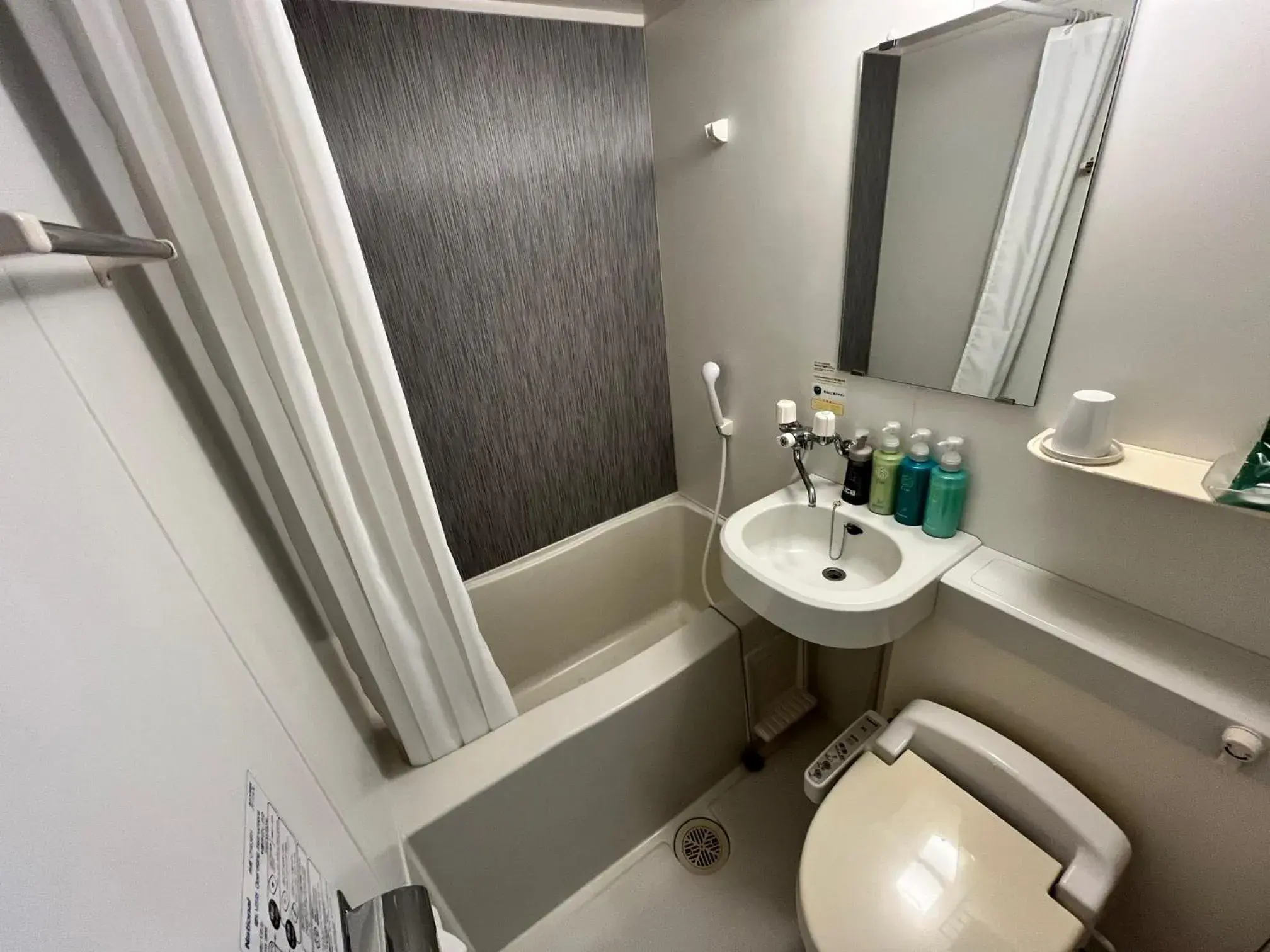 Twin Room - single occupancy - Smoking in Hotel Route-Inn Mitsukaido Ekimae Twin Room - single occupancy - Smoking in Hotel Route-Inn Mitsukaido Ekimae