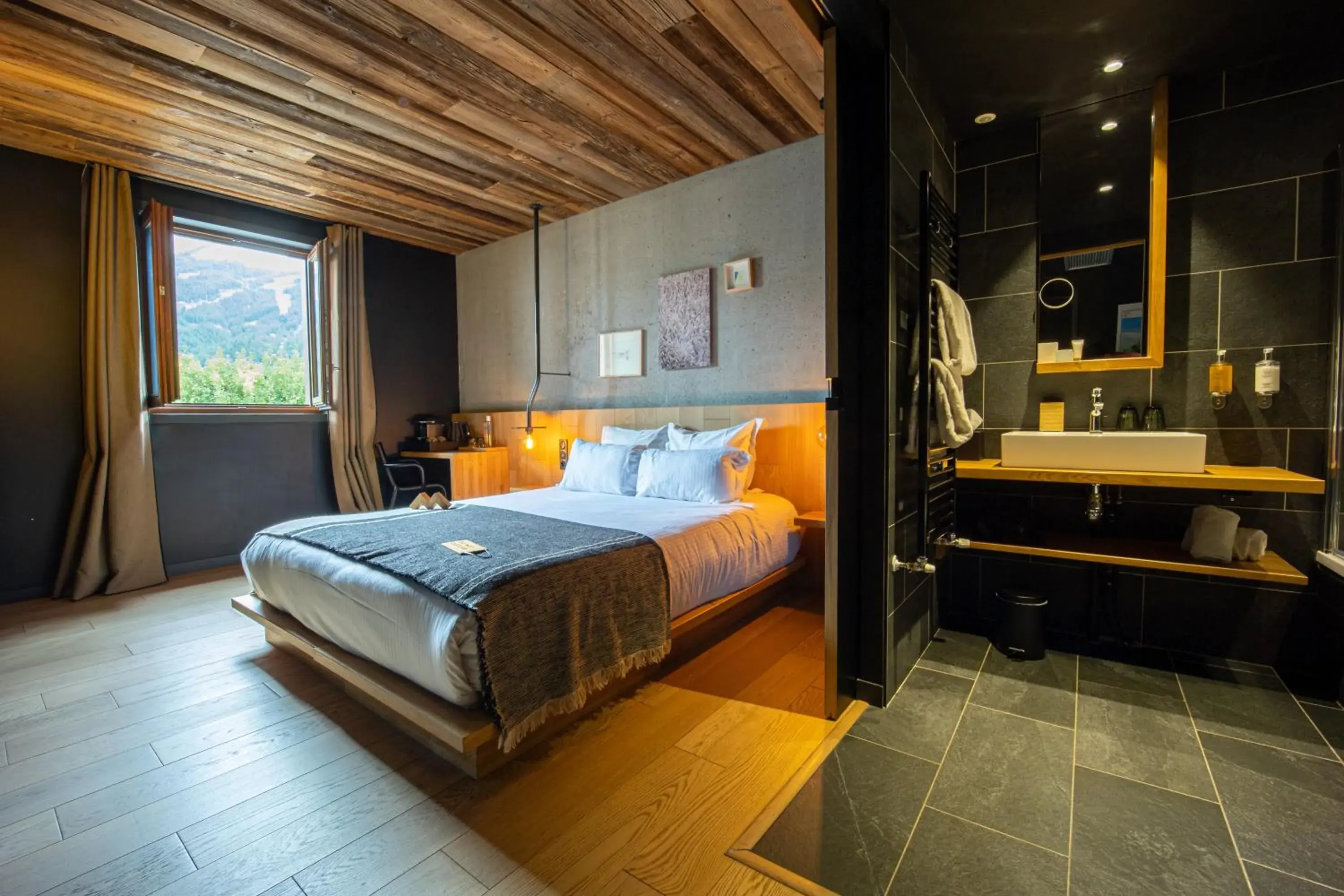 Deluxe Double Room in Hôtel Restaurant Le Monêtier Deluxe Double Room in Hôtel Restaurant Le Monêtier